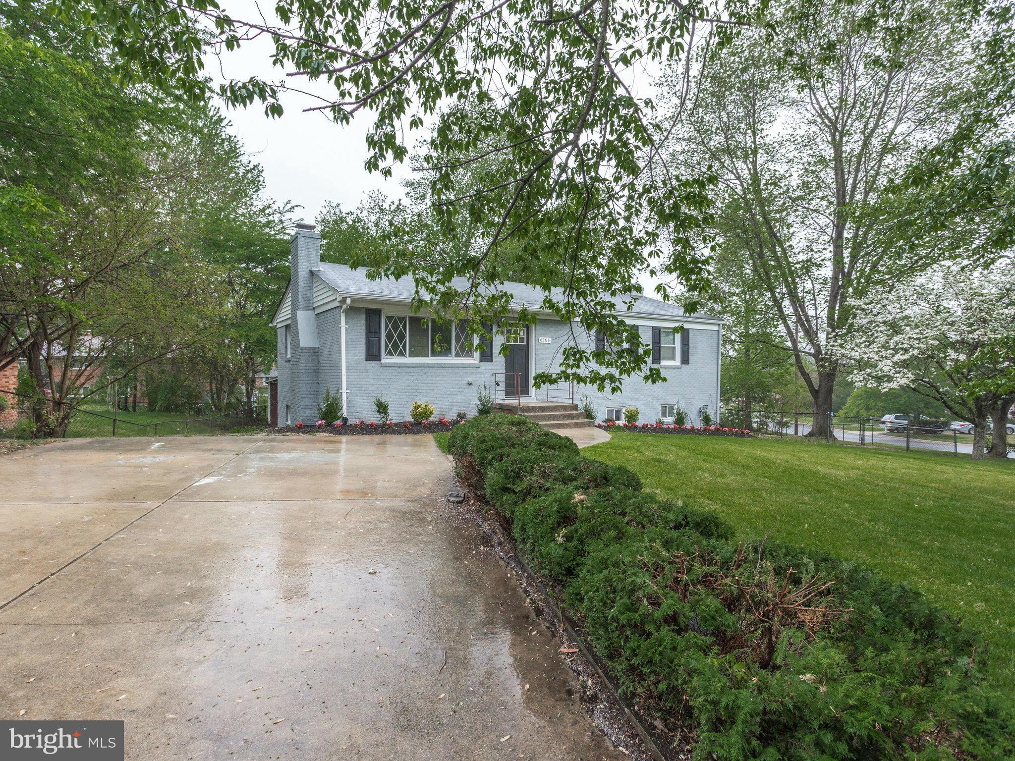 CRESTVIEW MANOR - Residential