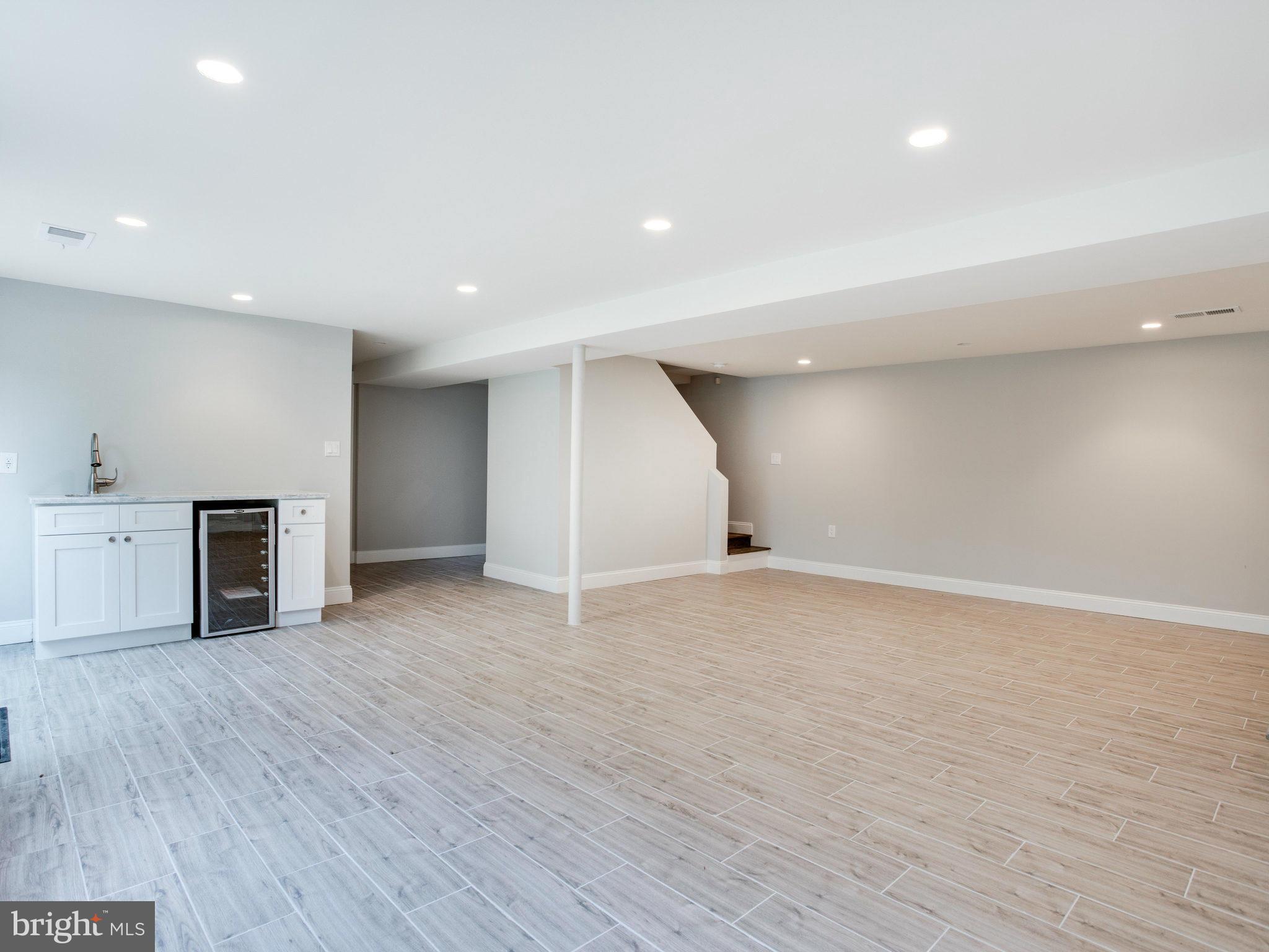 CRESTVIEW MANOR - Residential