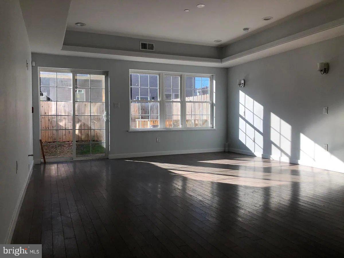 OLDE KENSINGTON - Residential Income