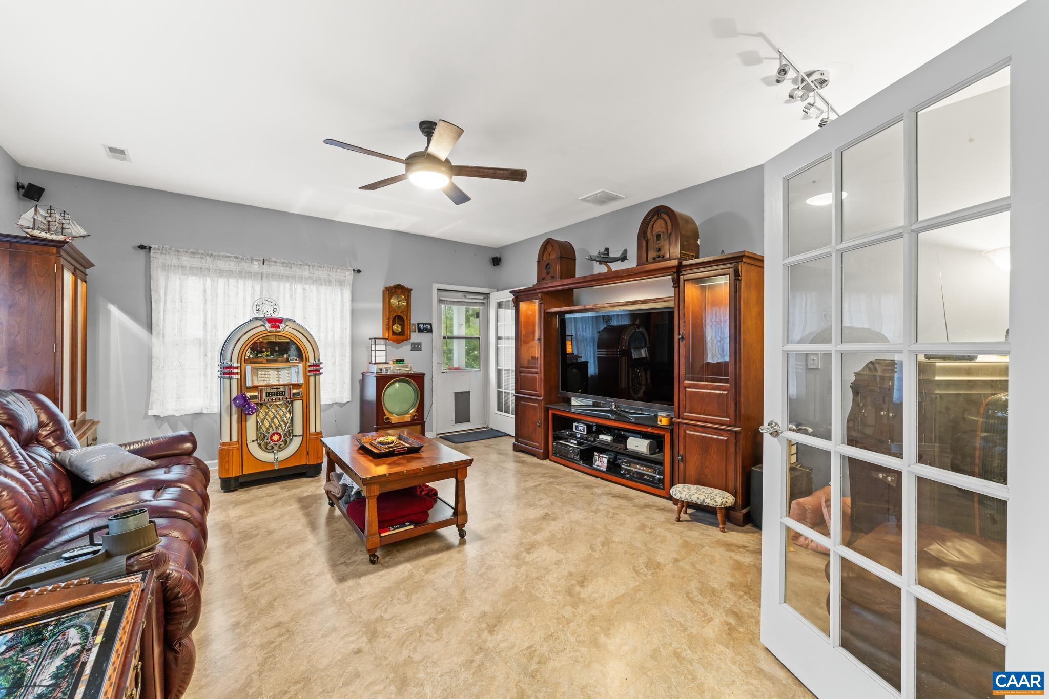 LAKE MONTICELLO - Residential