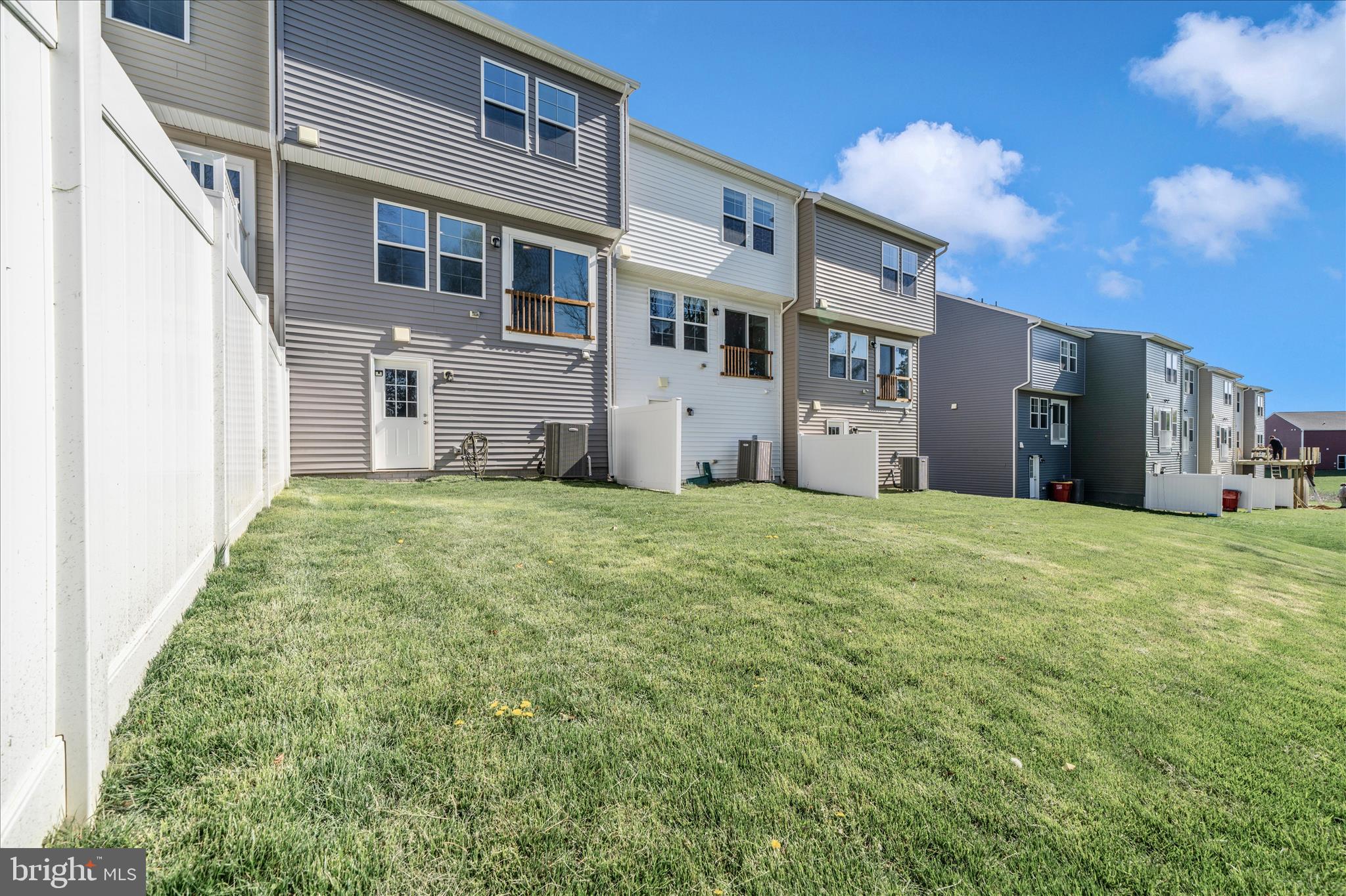 TOWNES AT TATE MANOR - Residential