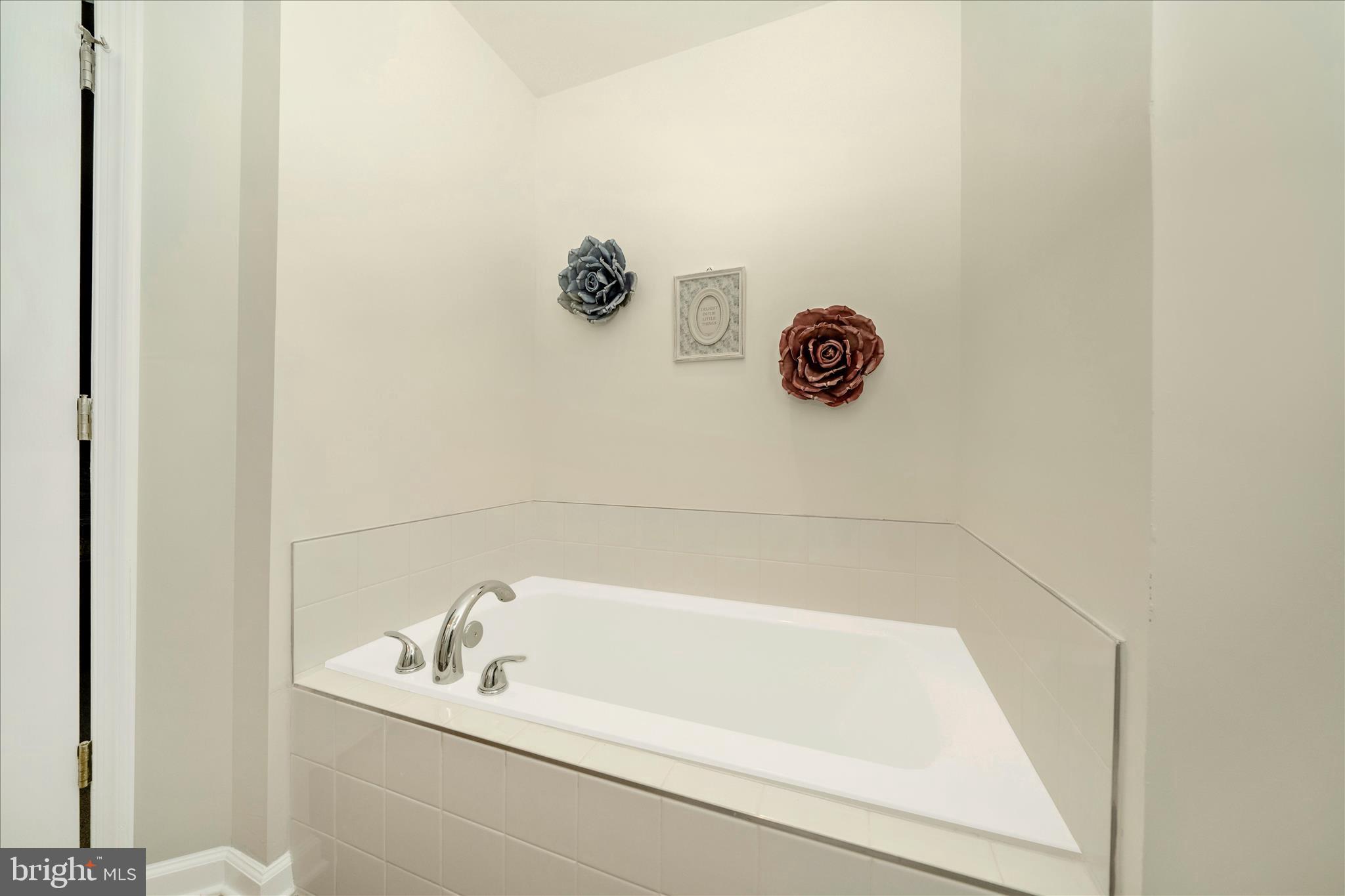 TOWNES AT TATE MANOR - Residential