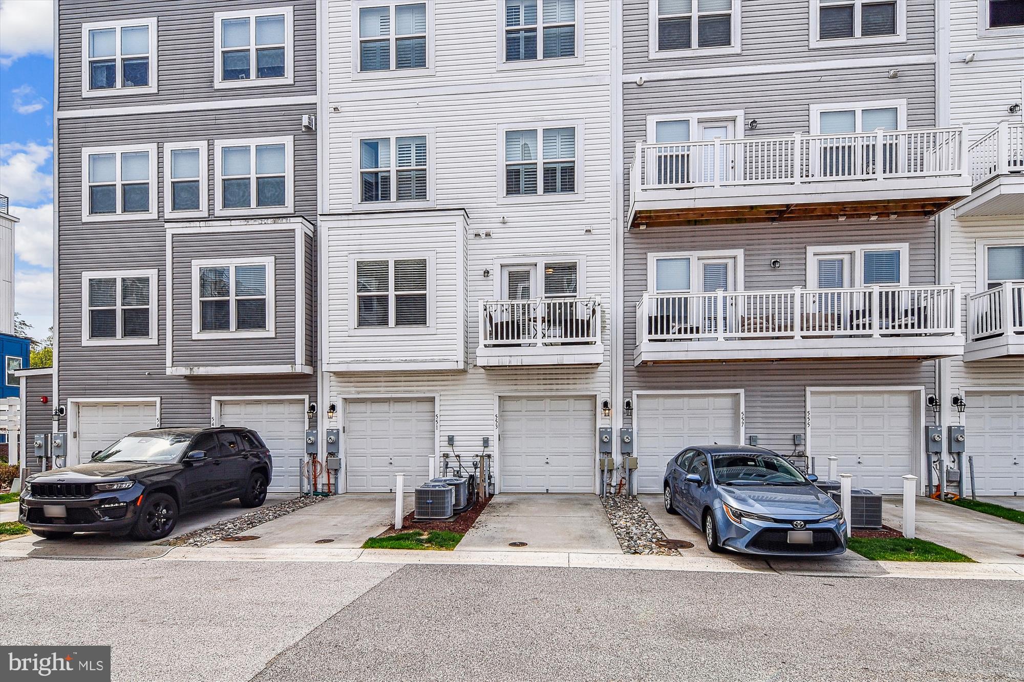 ADMIRALS SQUARE - Residential