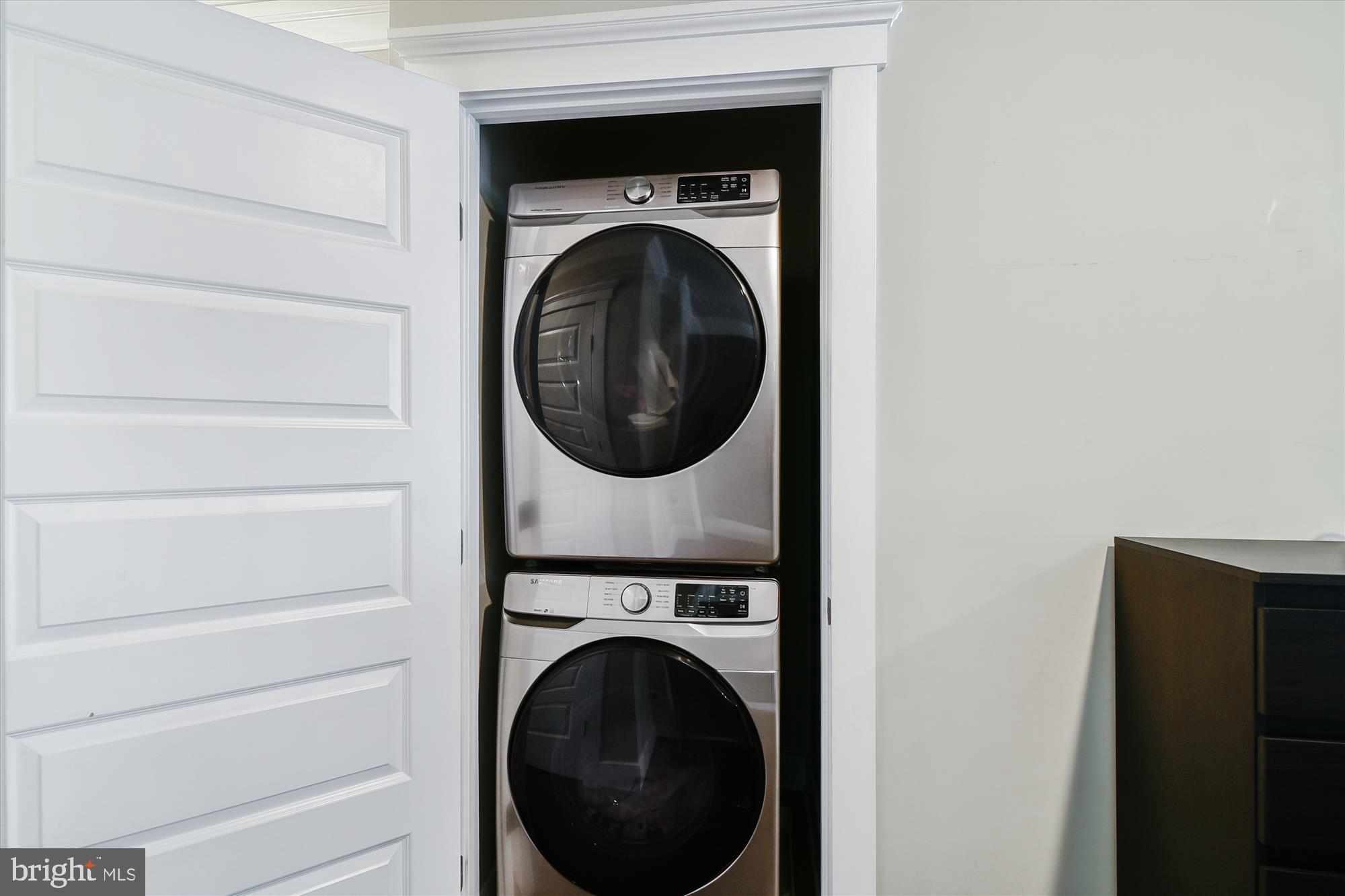 ADMIRALS SQUARE - Residential