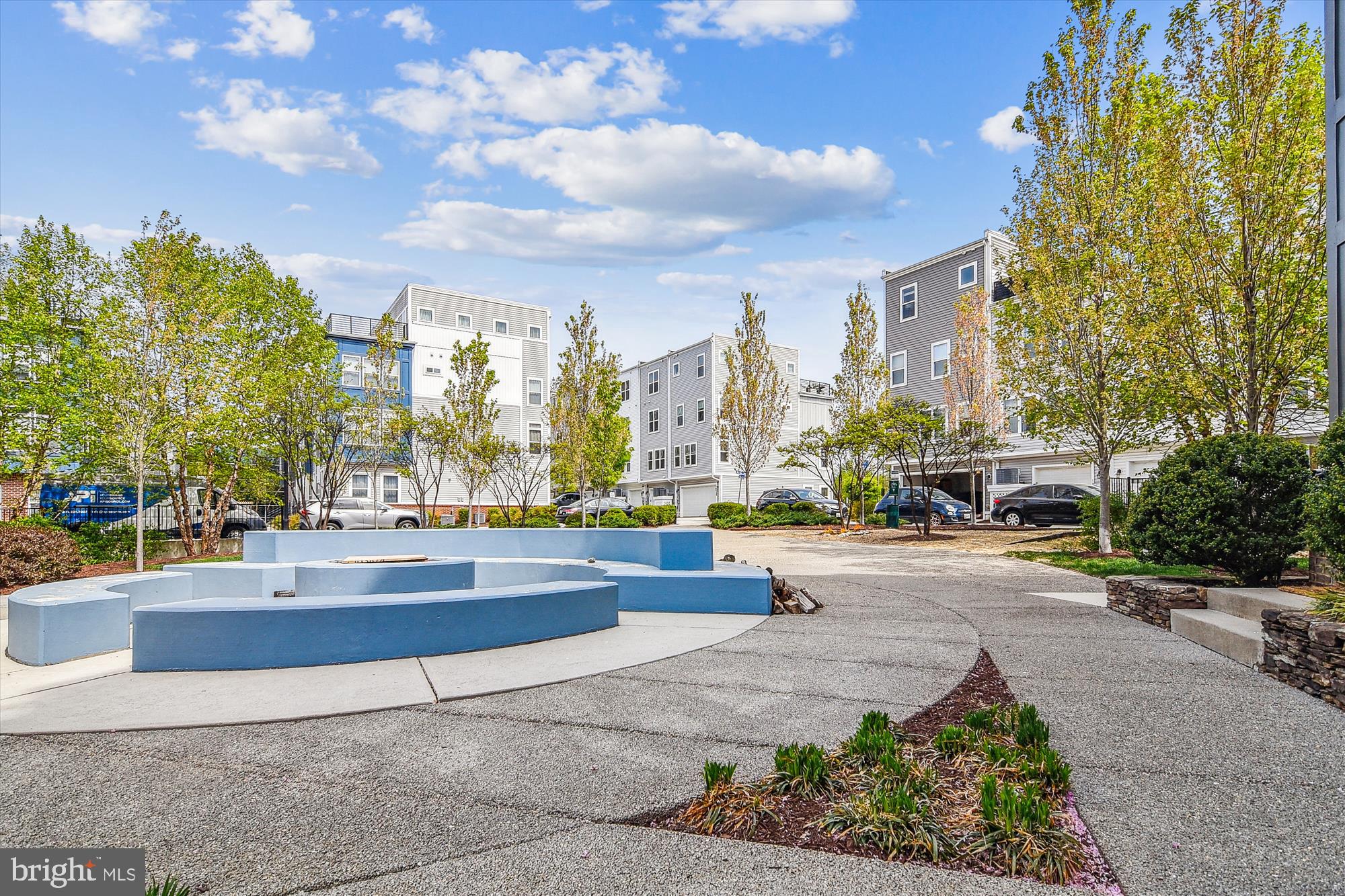 ADMIRALS SQUARE - Residential