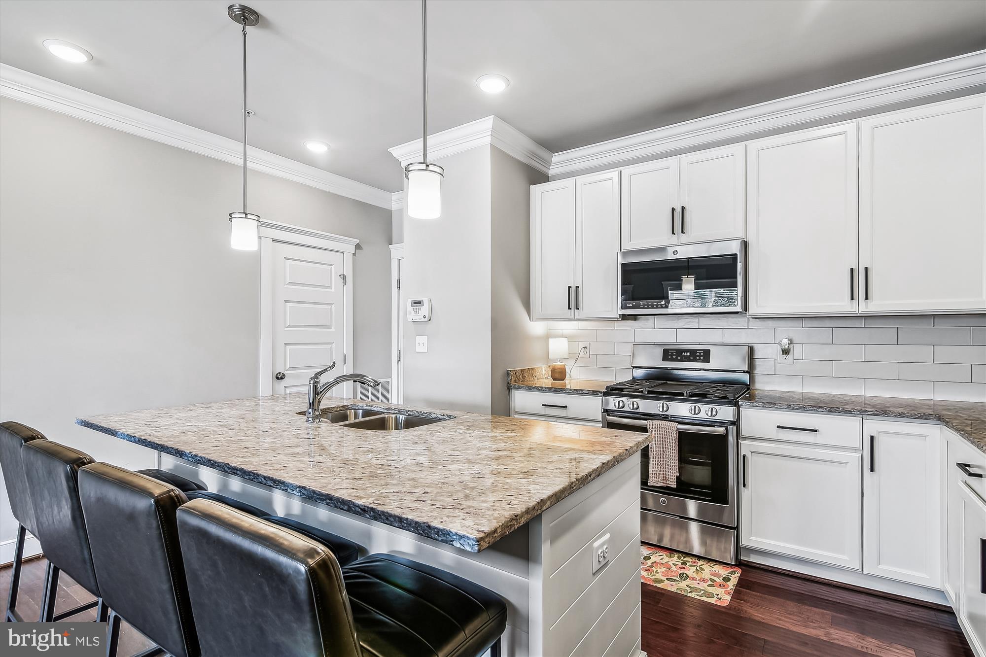 ADMIRALS SQUARE - Residential