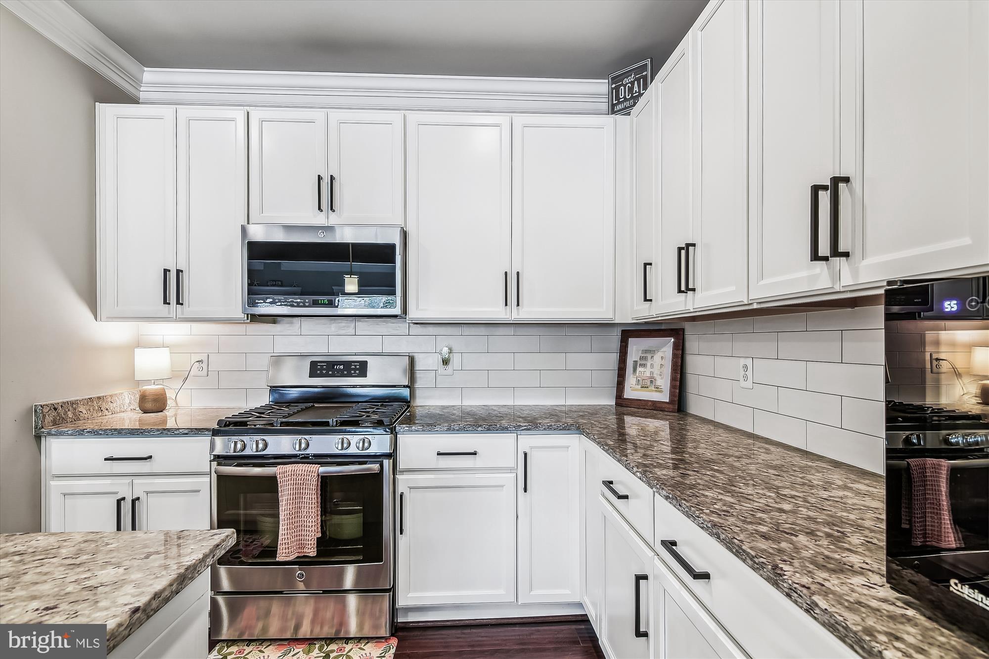 ADMIRALS SQUARE - Residential