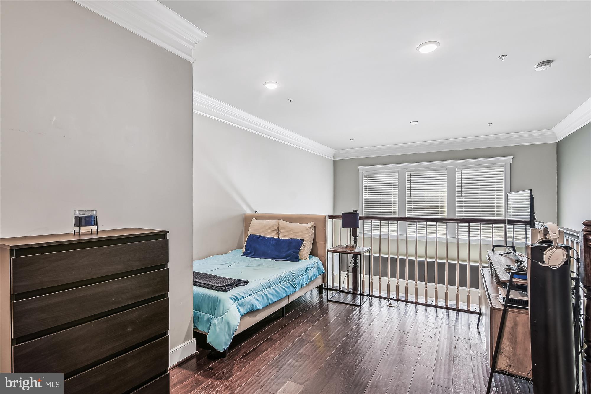 ADMIRALS SQUARE - Residential