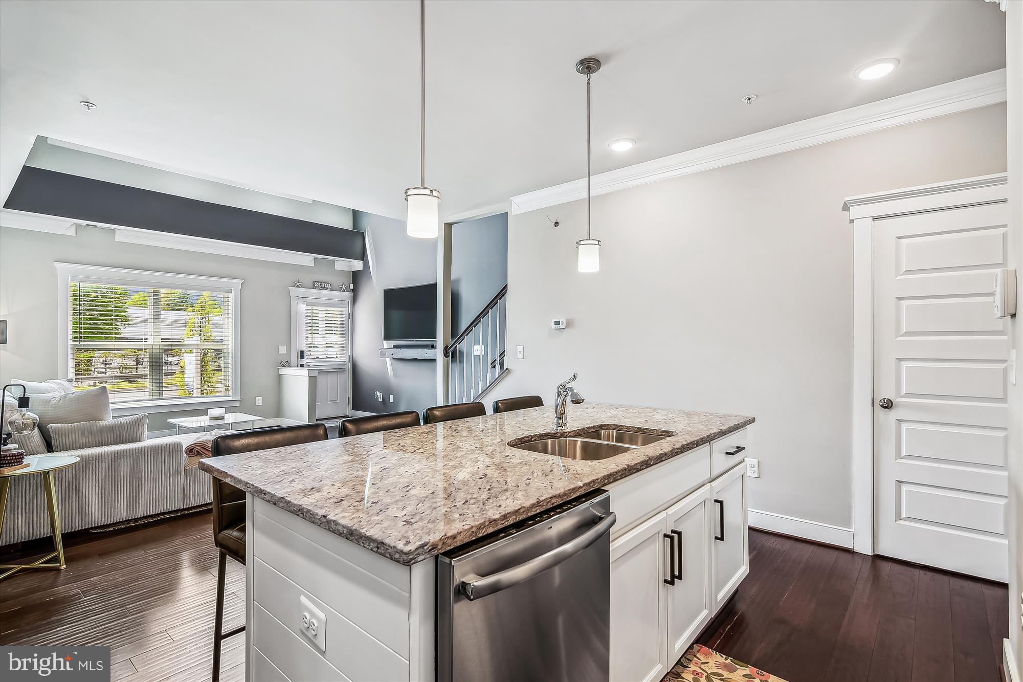 ADMIRALS SQUARE - Residential