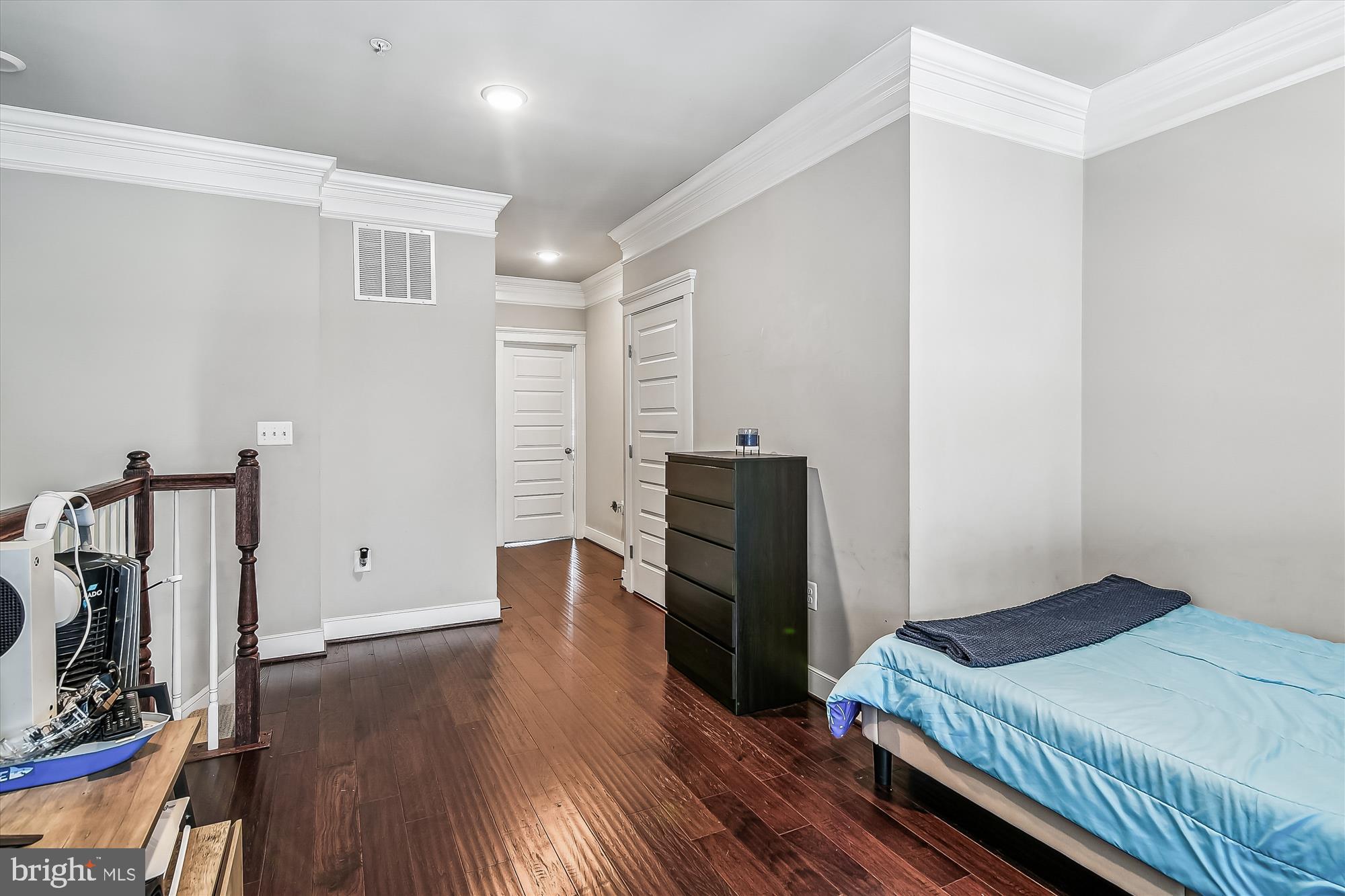 ADMIRALS SQUARE - Residential