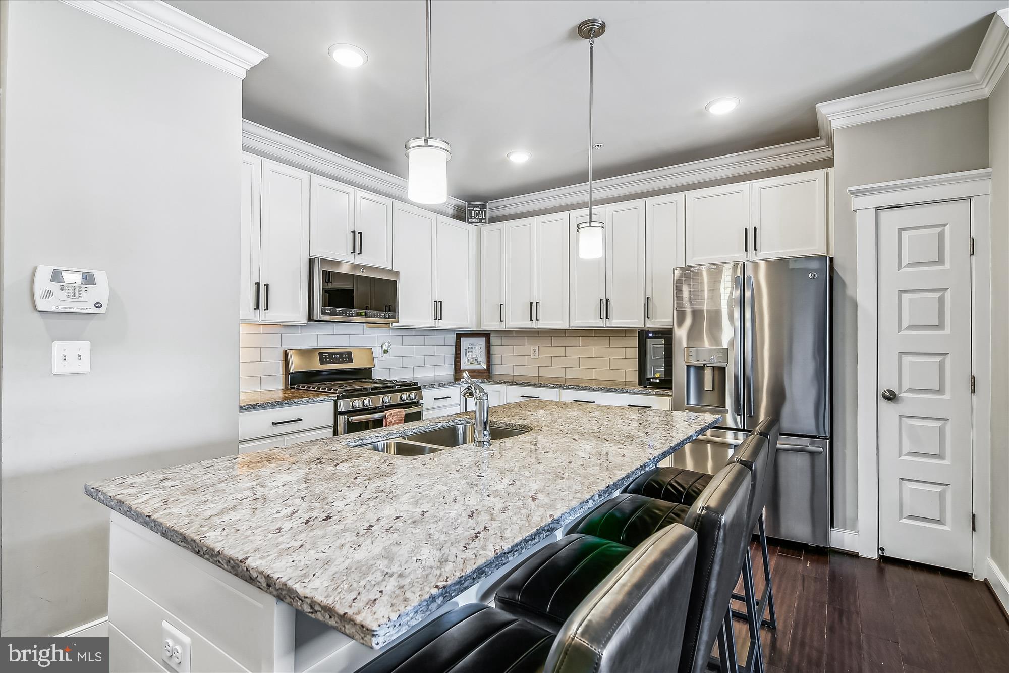 ADMIRALS SQUARE - Residential