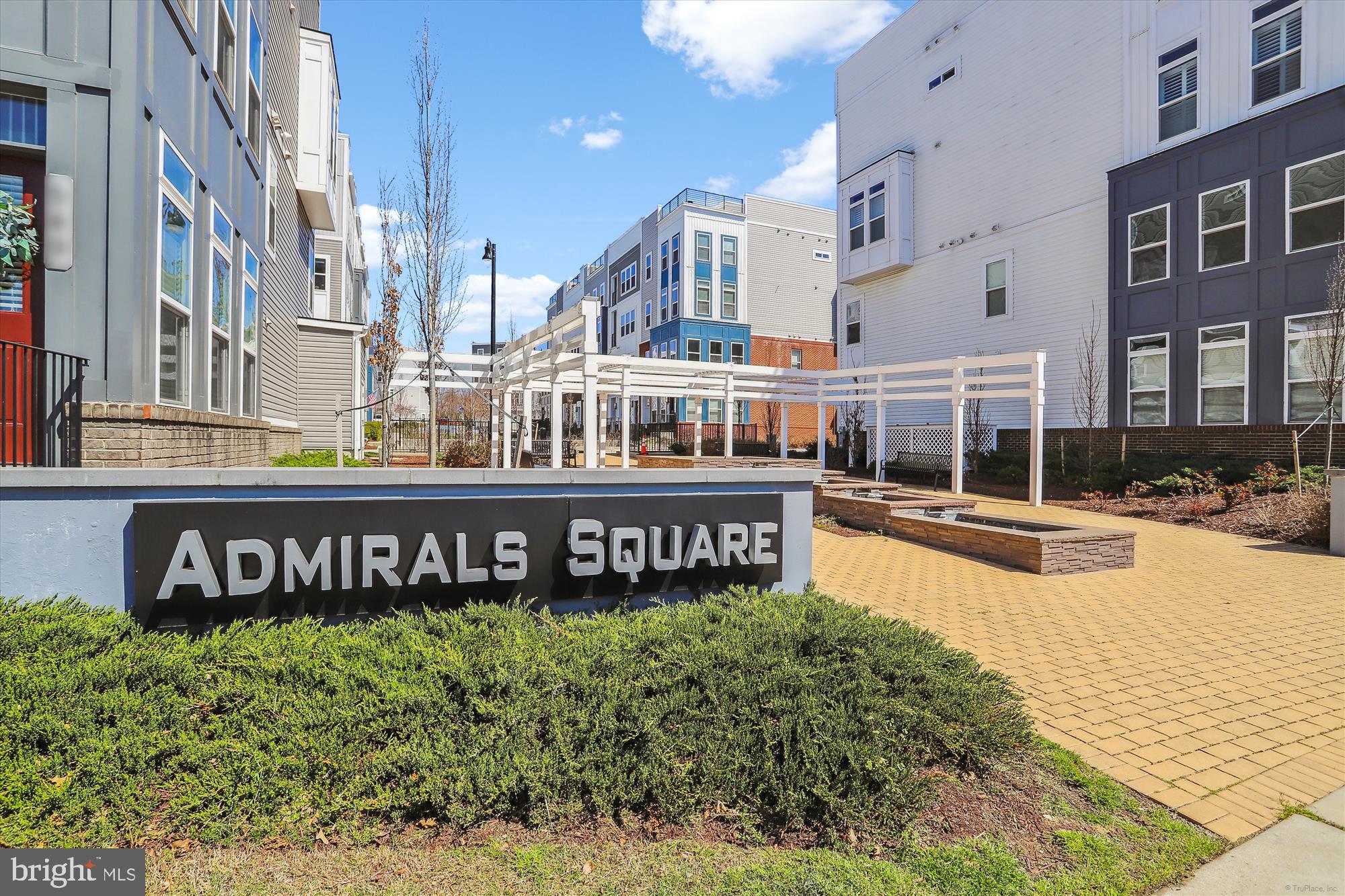 ADMIRALS SQUARE - Residential