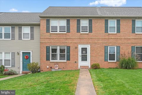 Photo of 502 STONECREST CT, STEVENS, PA 17578 (MLS # PALA2026972)