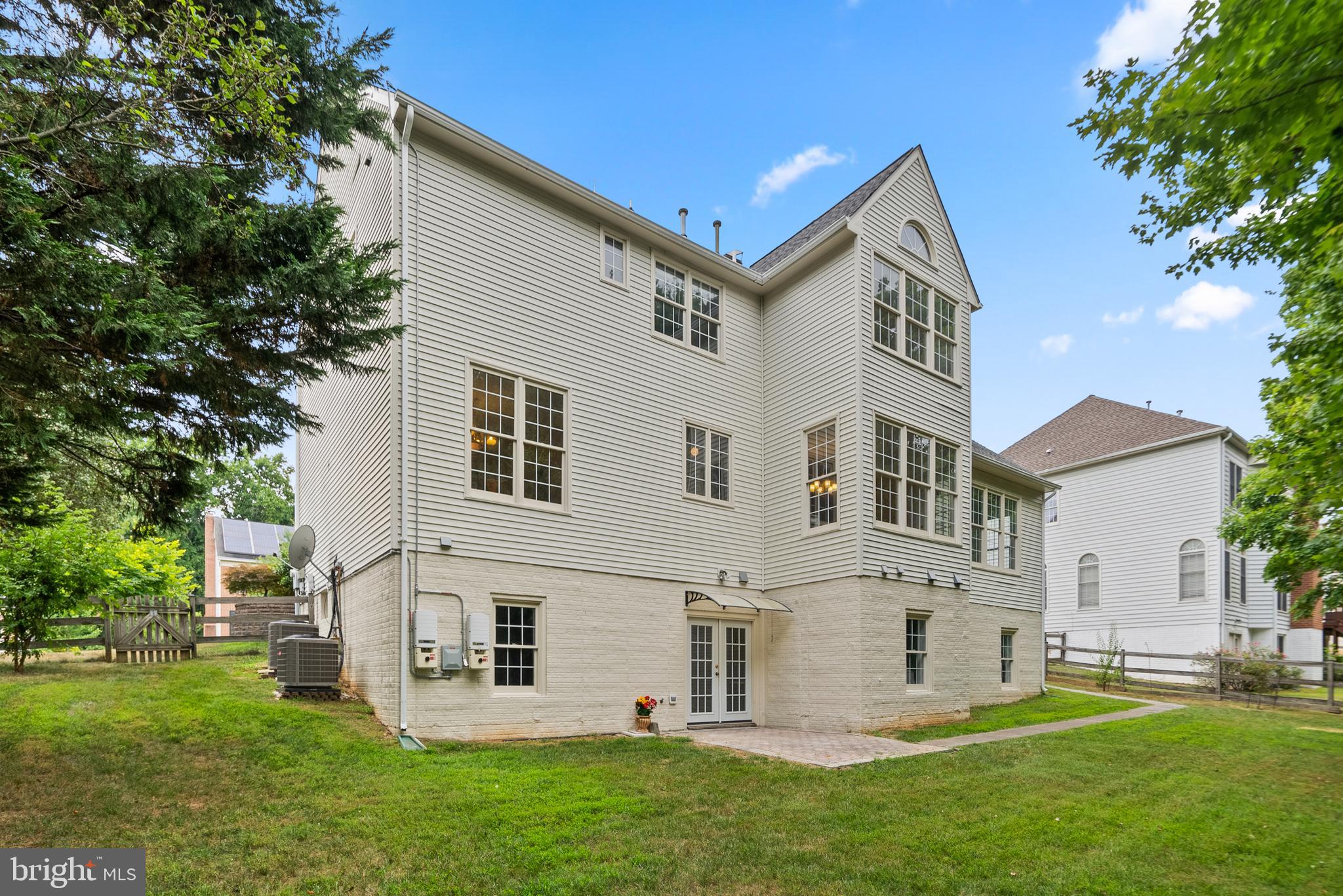 WILLOWS OF POTOMAC - Residential