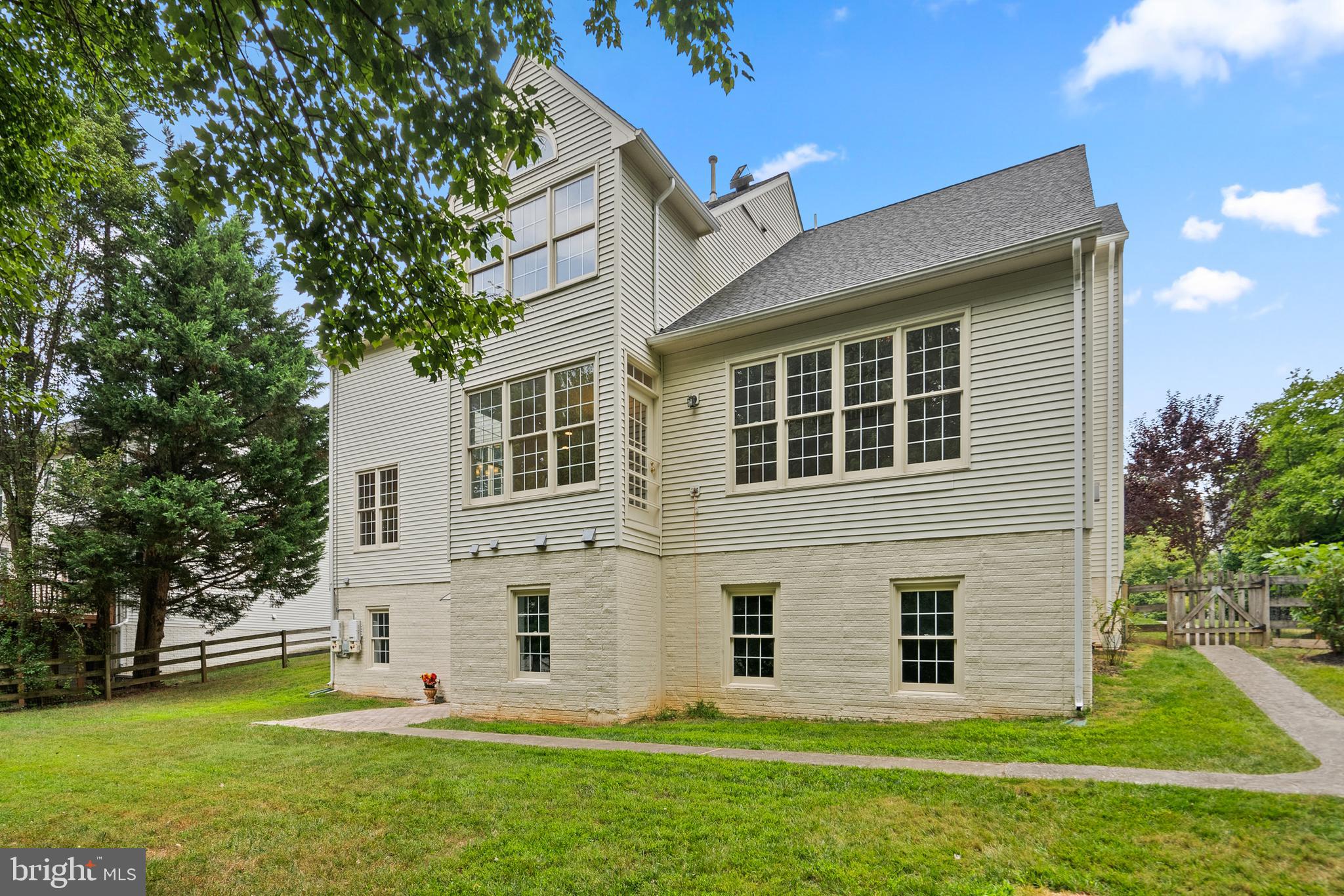 WILLOWS OF POTOMAC - Residential