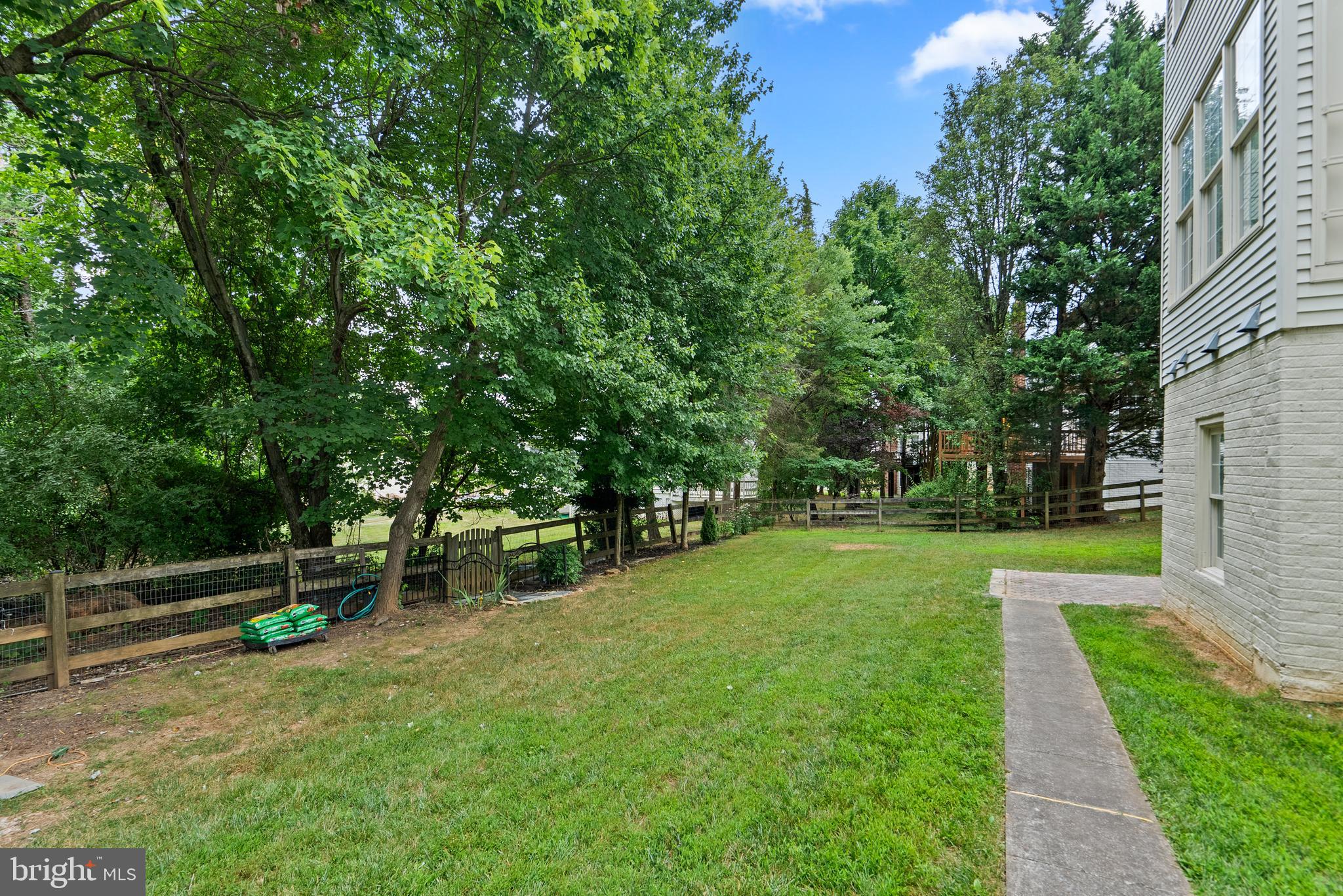 WILLOWS OF POTOMAC - Residential