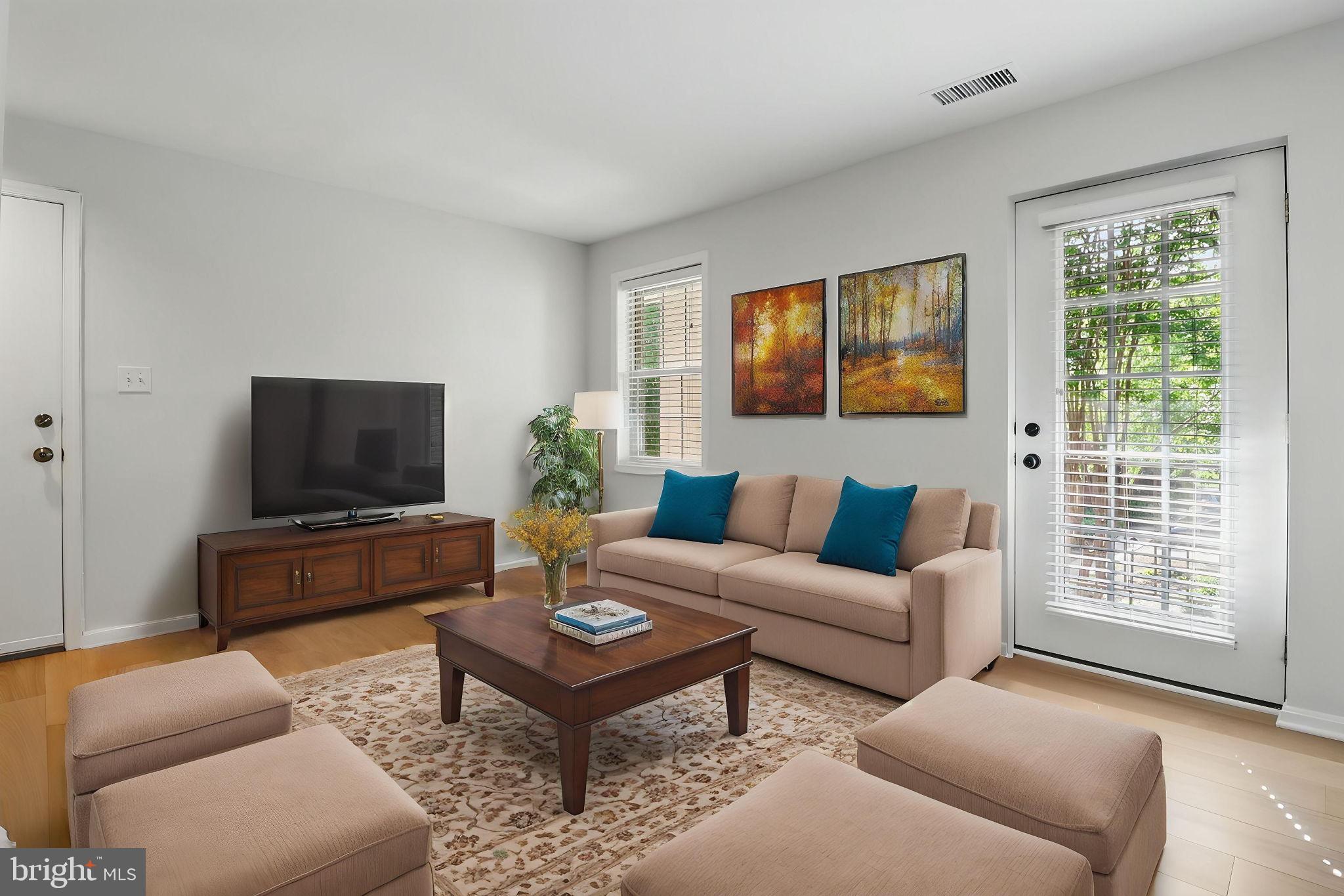 1403 E ABINGDON DRIVE E 3