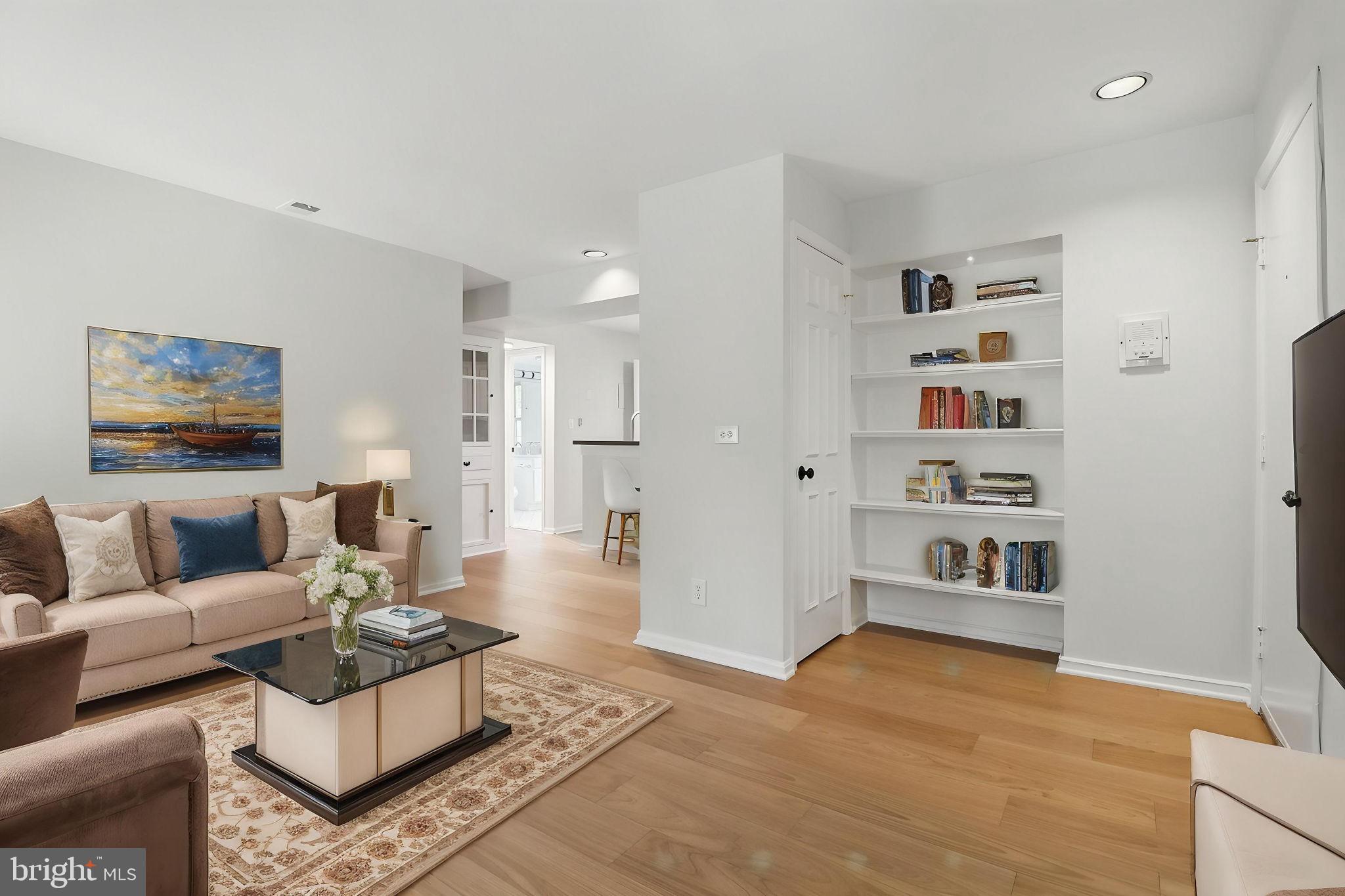 1403 E ABINGDON DRIVE E 3
