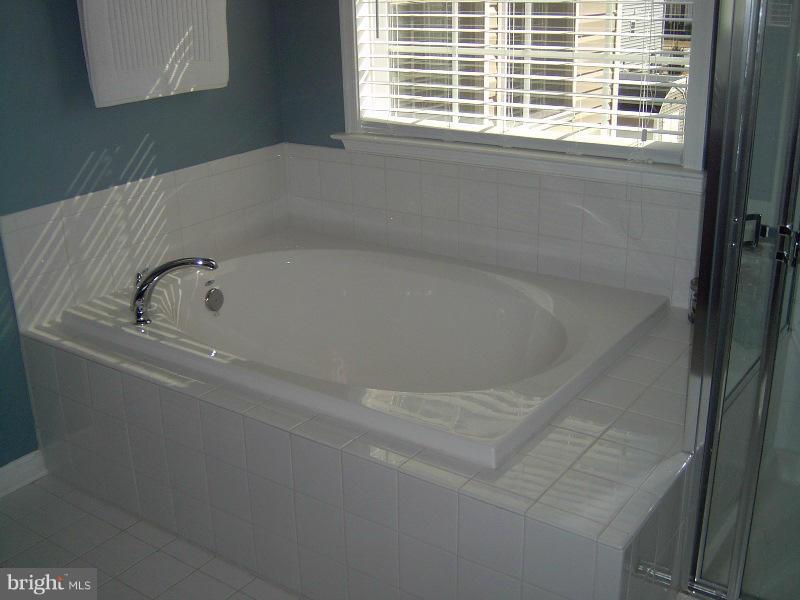 LAKELAND PLACE - Residential