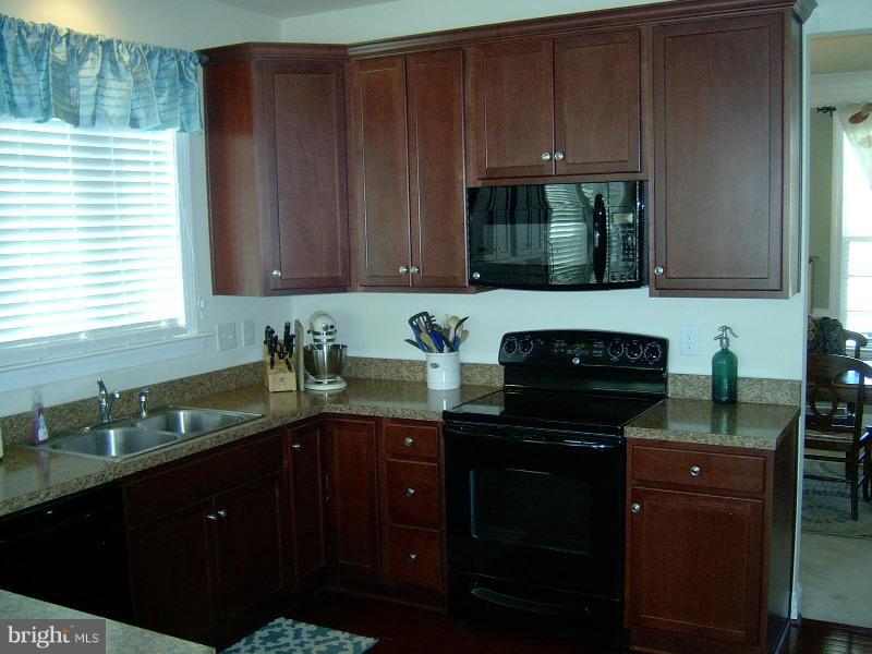 LAKELAND PLACE - Residential