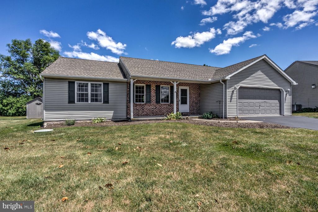 Photo of 1112 Village Circle, Denver, PA 17517 (MLS # PALA2053308)
