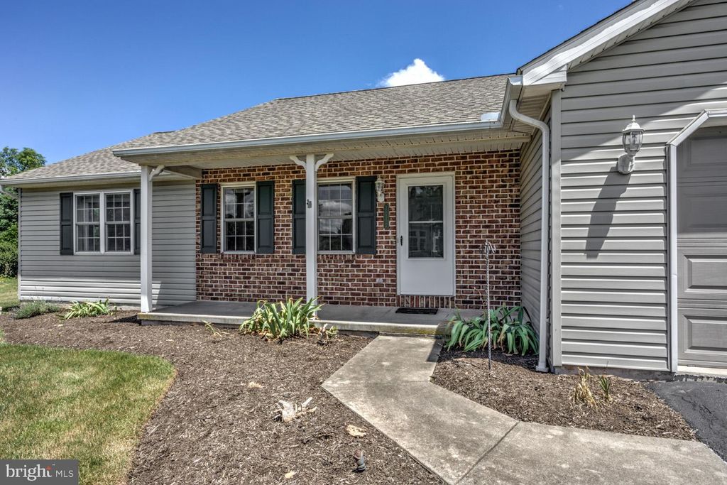 Photo of 1112 Village Circle, Denver, PA 17517 (MLS # PALA2053308)