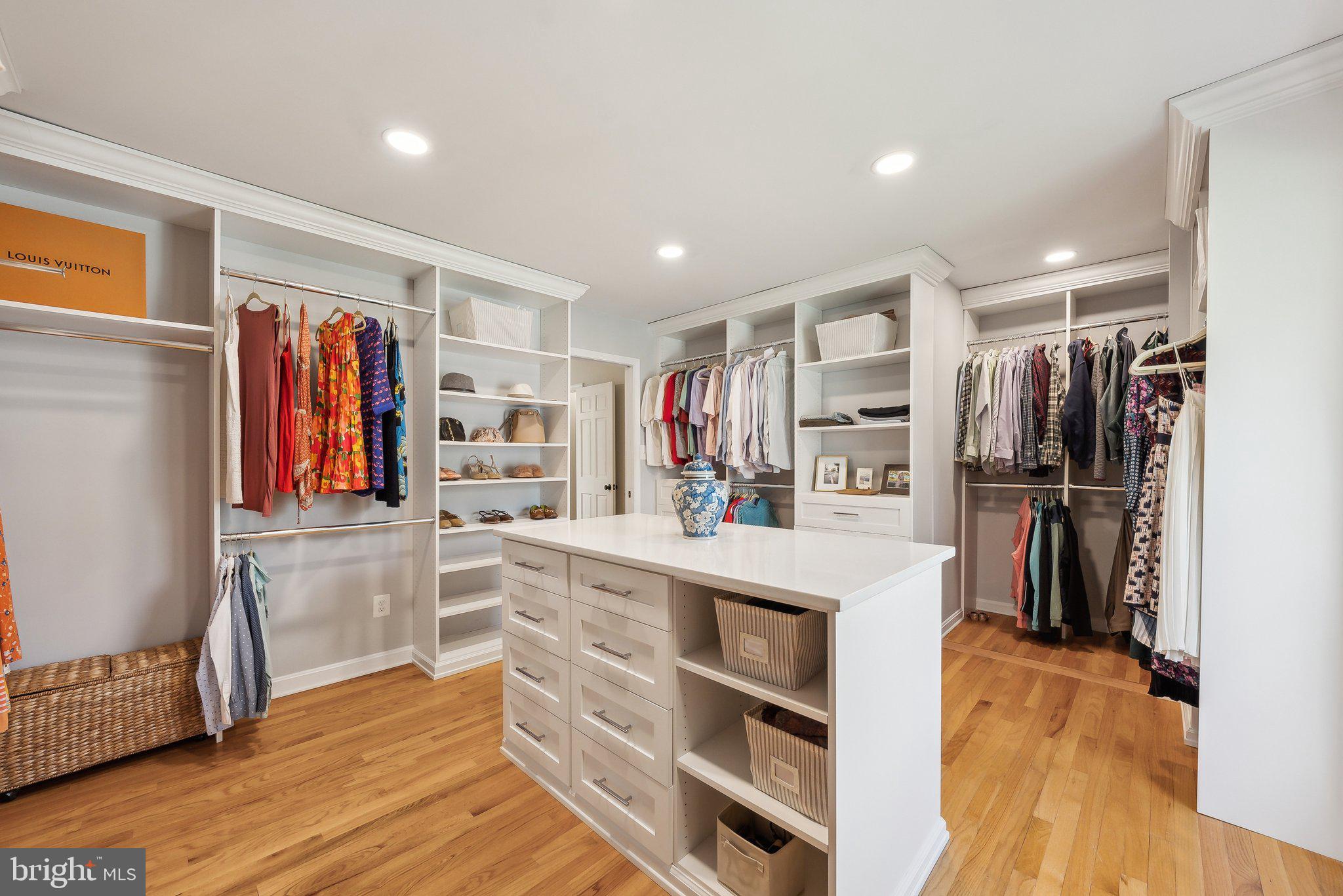 FOX MILL WOODS - Residential