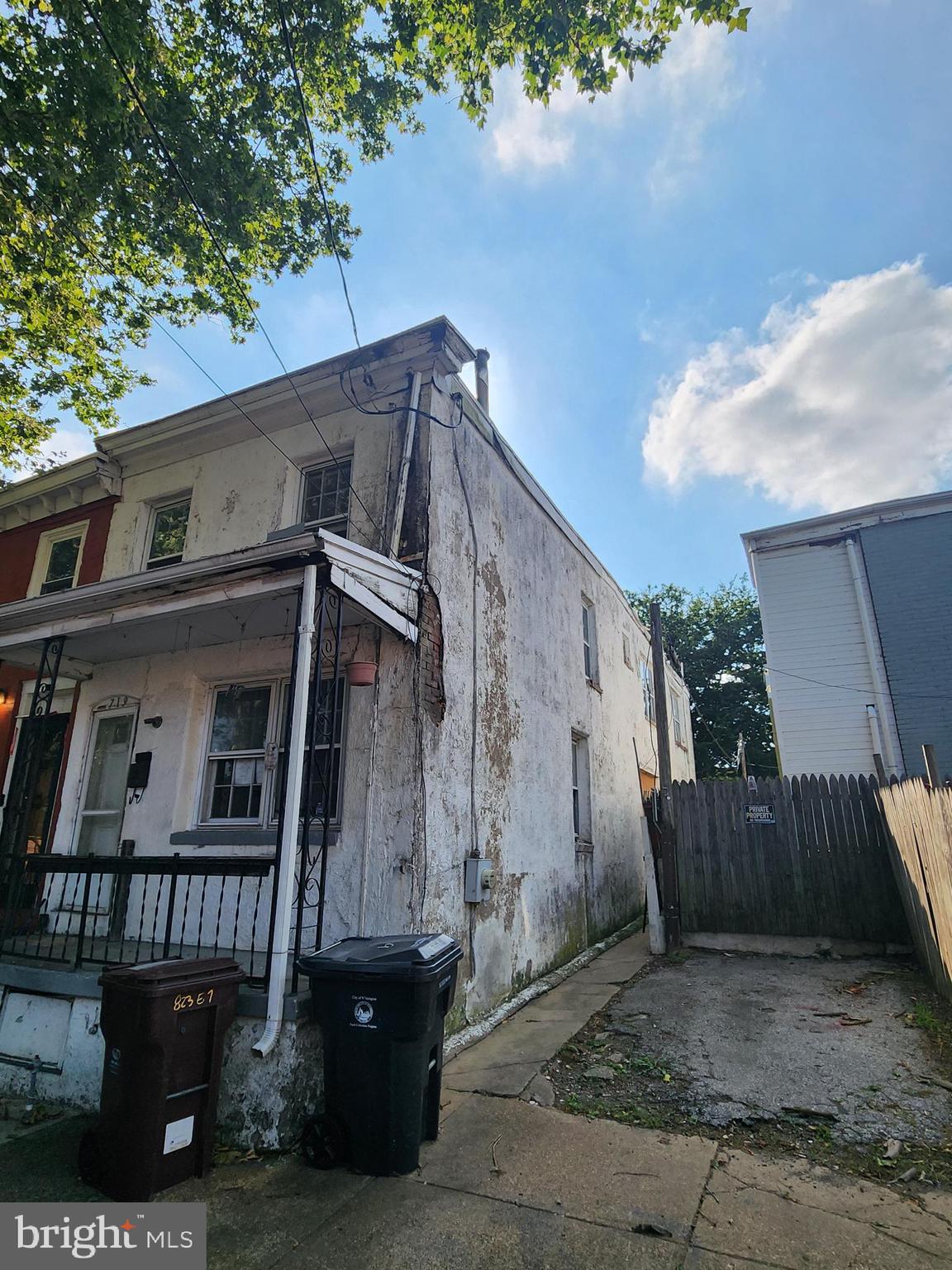 719 N LOCUST STREET