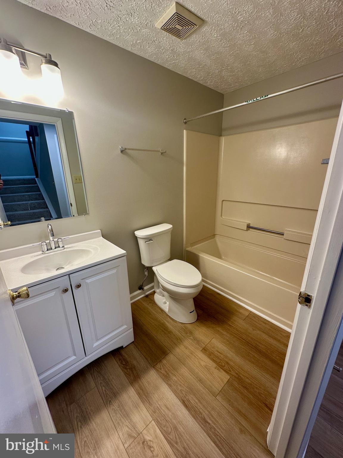 BENNINGTON WOODS - Residential Lease