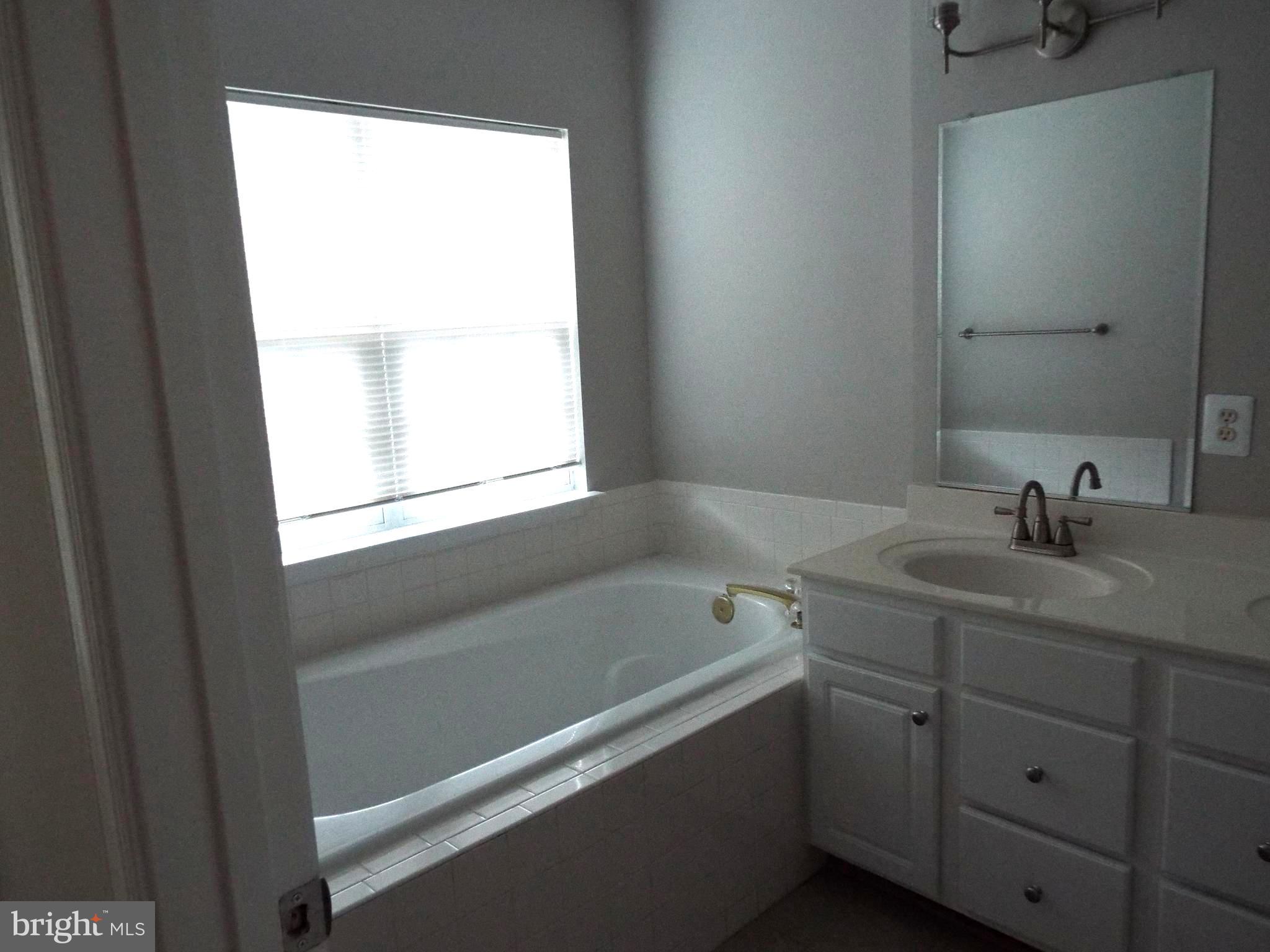 GREAT FALLS CHASE - Residential Lease