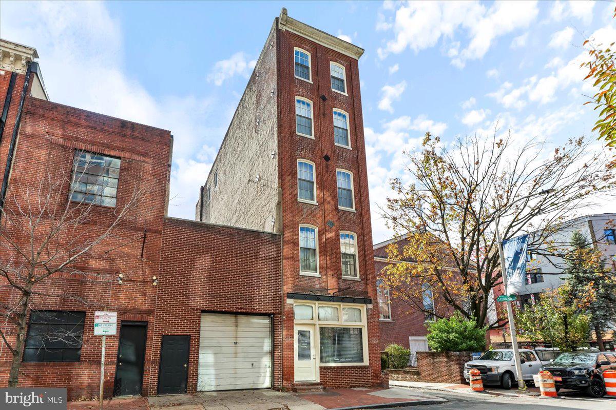 320 RACE STREET 1