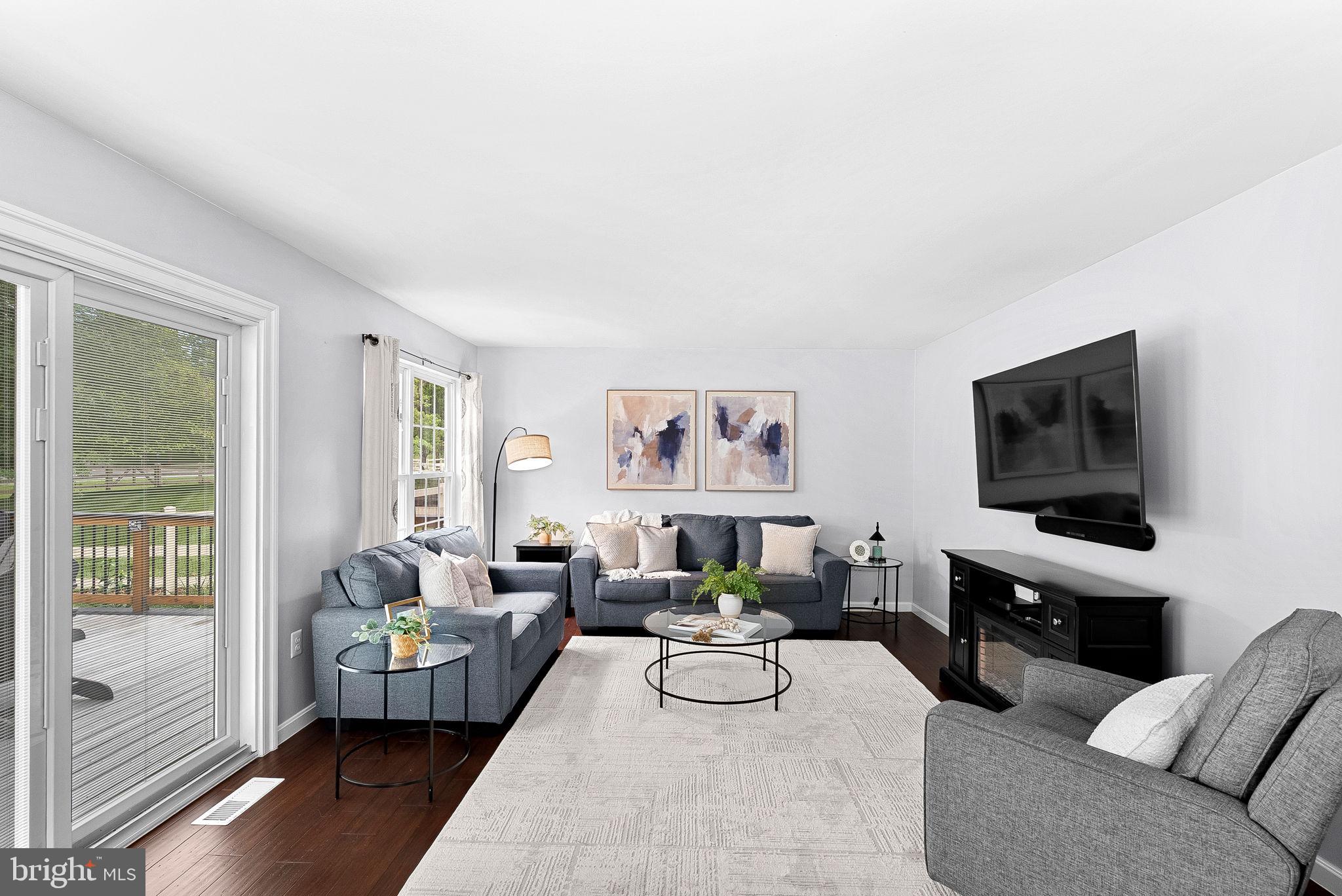 ROUND HILL - Residential