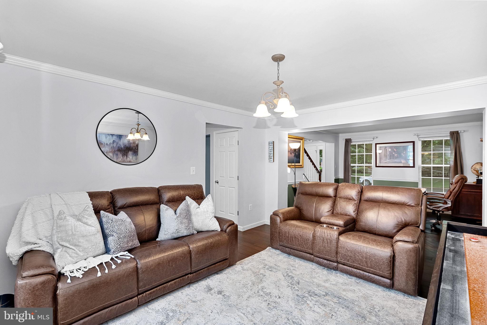 ROUND HILL - Residential