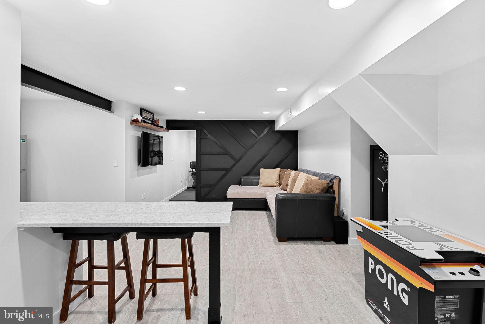 ROUND HILL - Residential