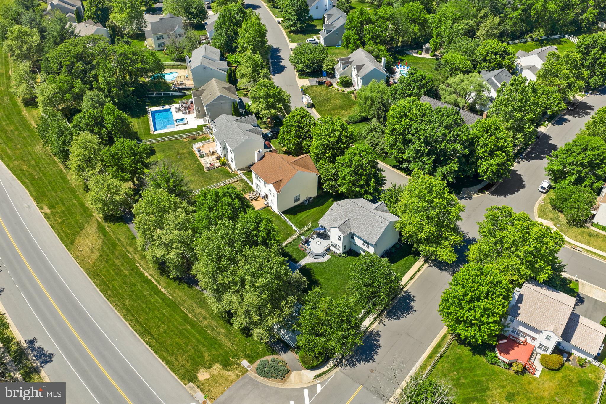 ROUND HILL - Residential