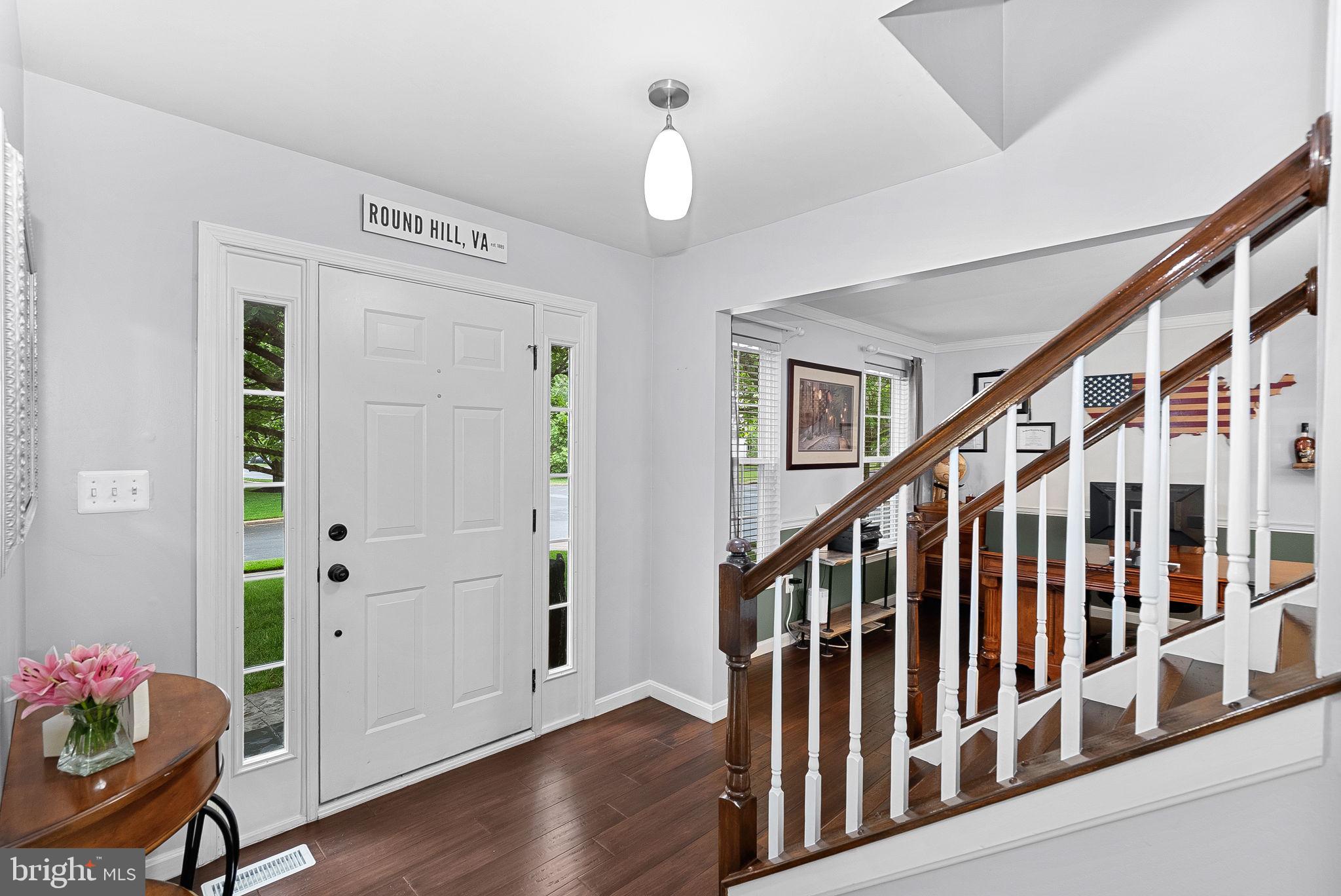 ROUND HILL - Residential