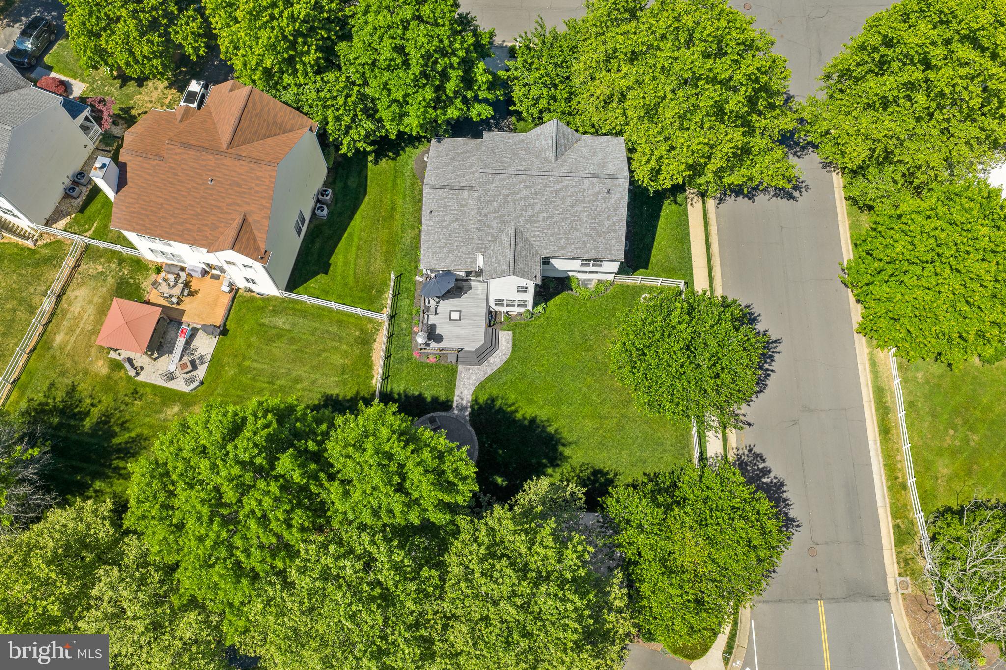 ROUND HILL - Residential