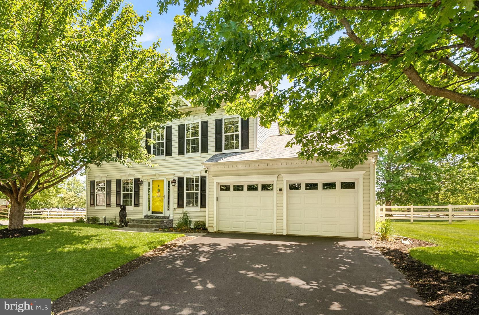 ROUND HILL - Residential