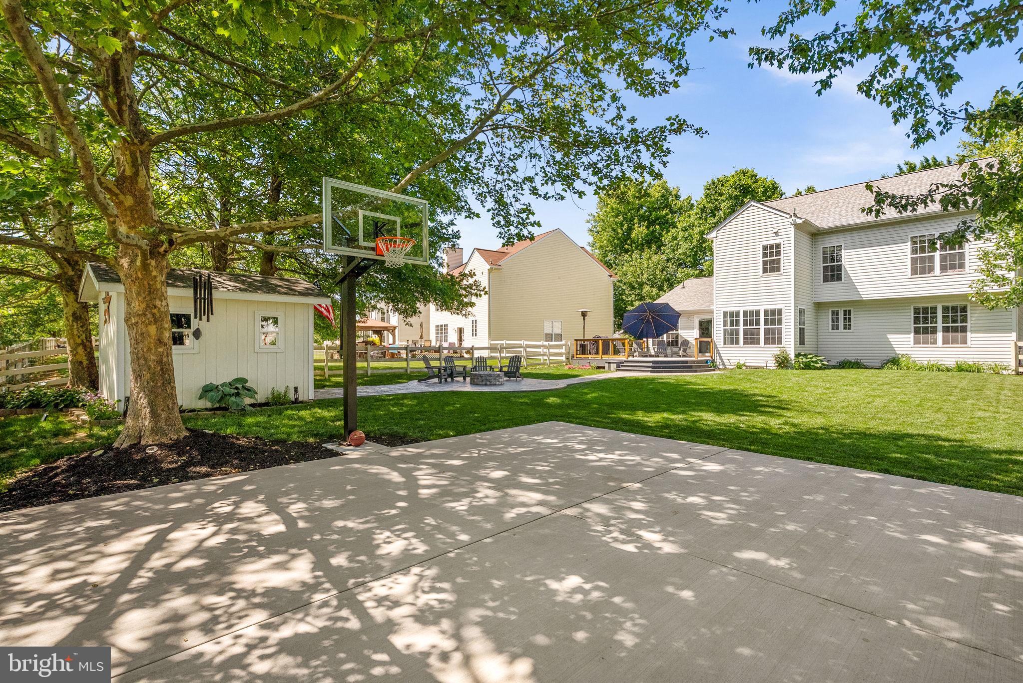 ROUND HILL - Residential