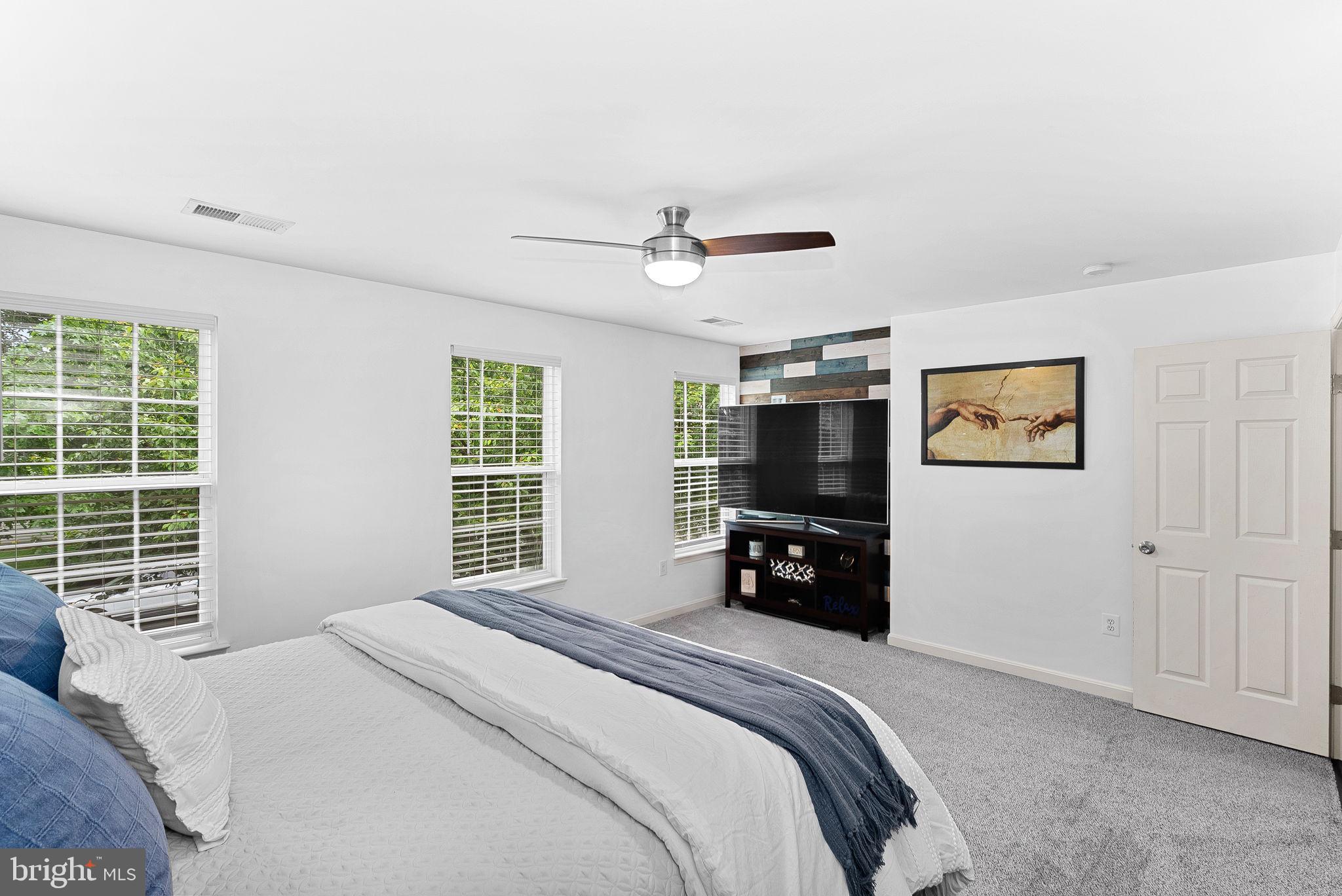 ROUND HILL - Residential