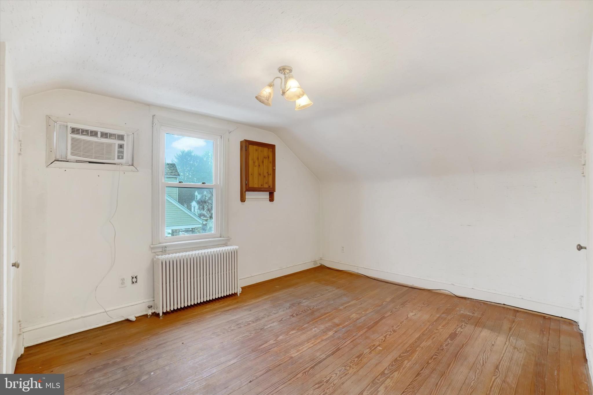 HOLLYWOOD HEIGHTS - Residential