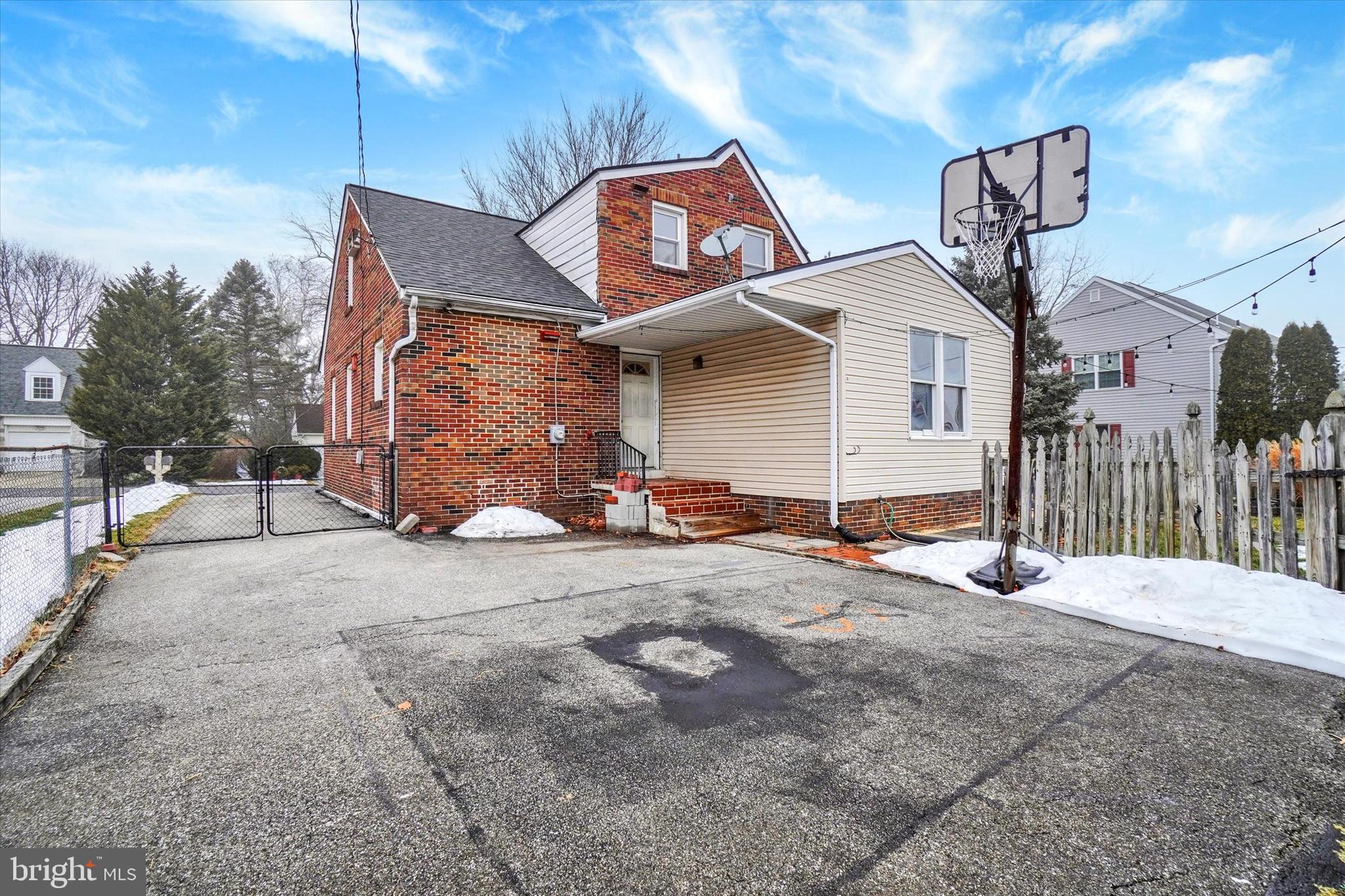 HOLLYWOOD HEIGHTS - Residential