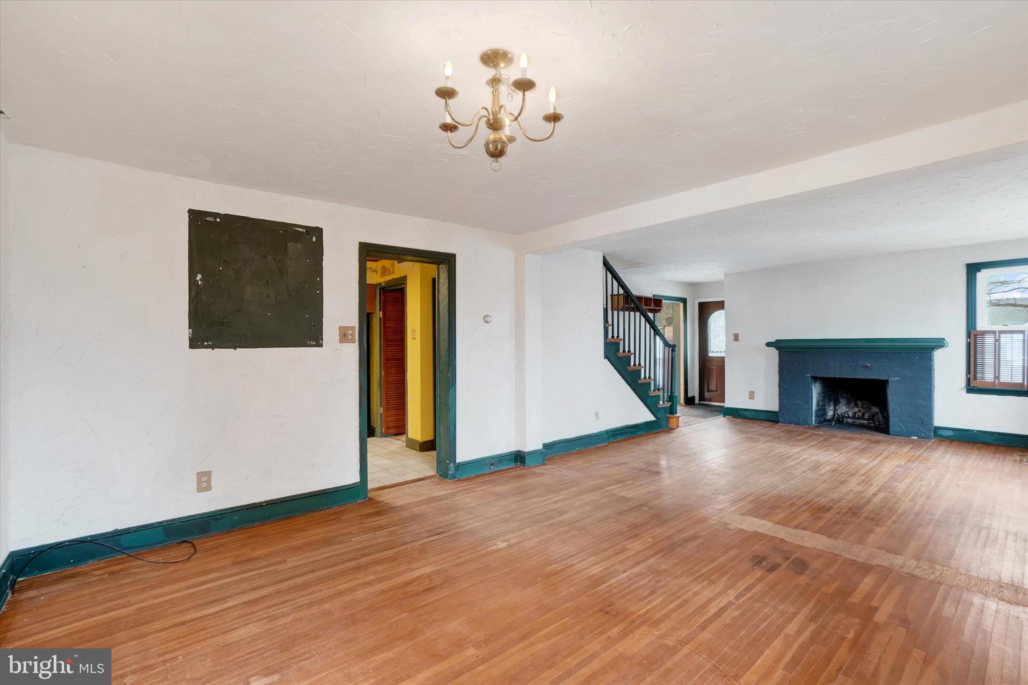 HOLLYWOOD HEIGHTS - Residential