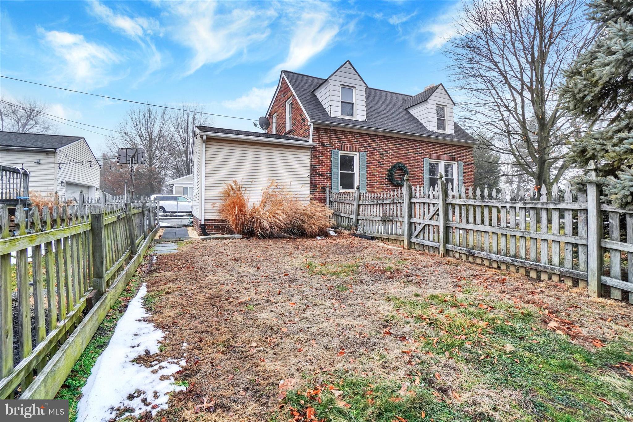 HOLLYWOOD HEIGHTS - Residential