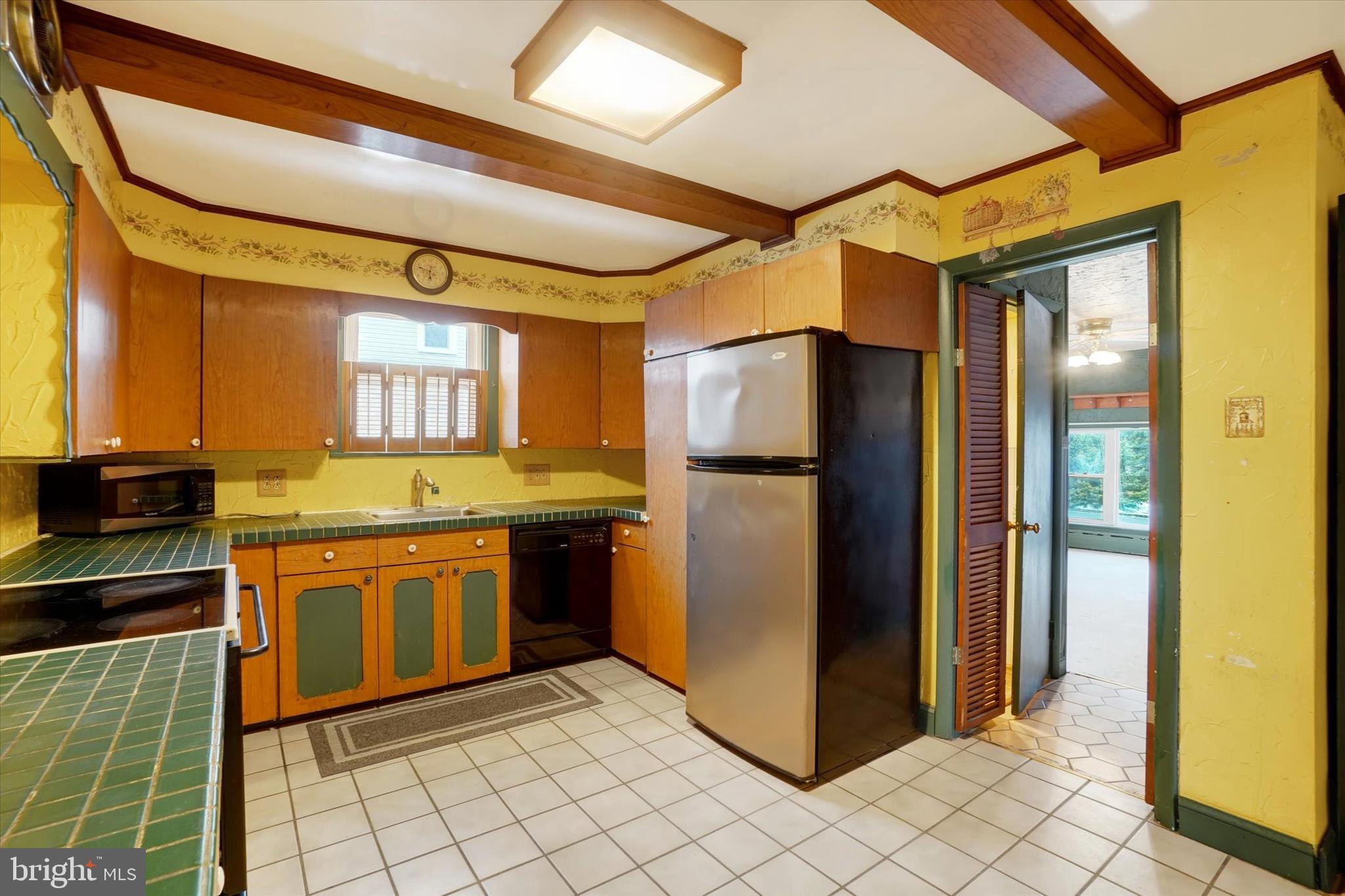 HOLLYWOOD HEIGHTS - Residential