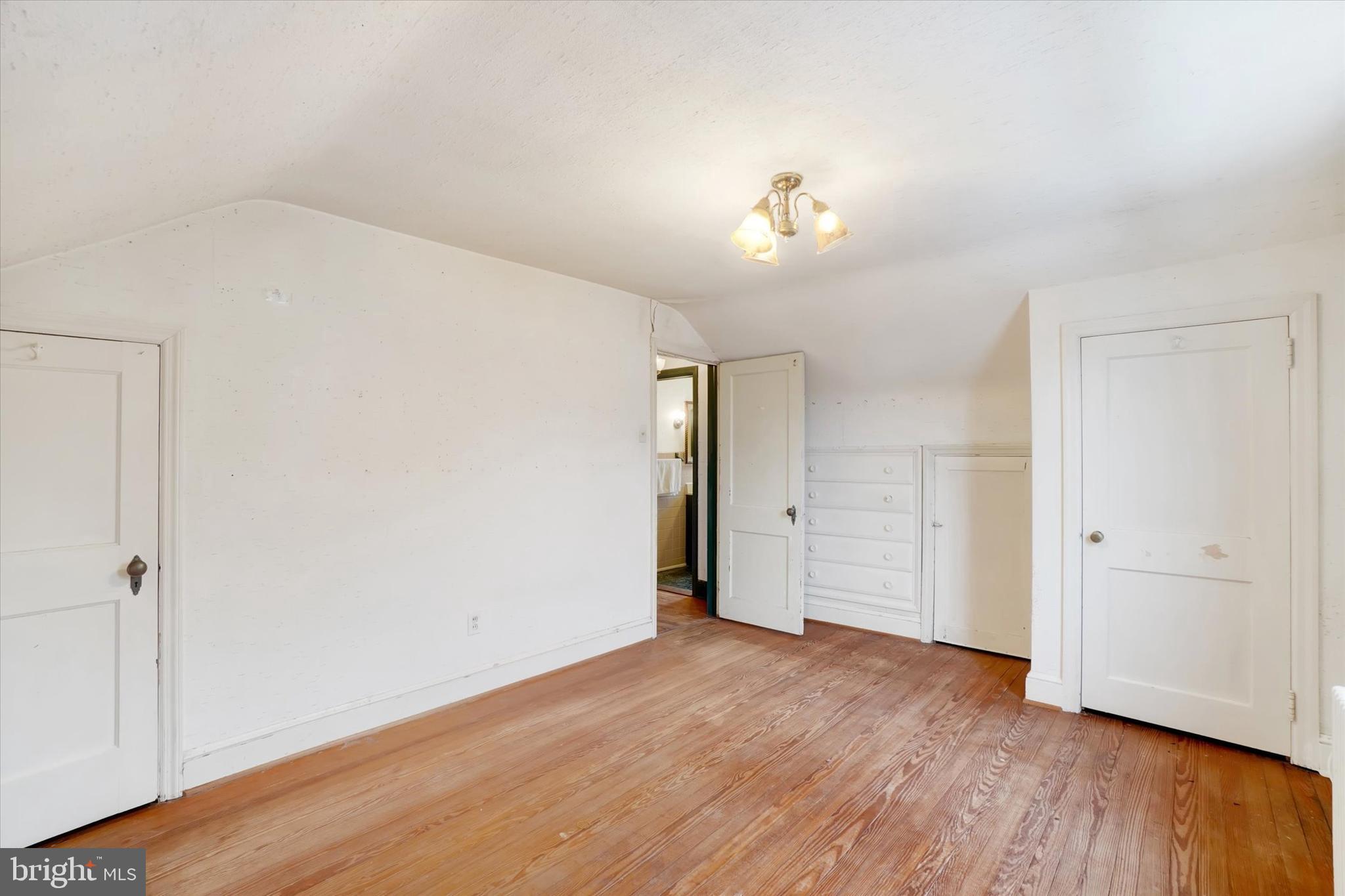 HOLLYWOOD HEIGHTS - Residential