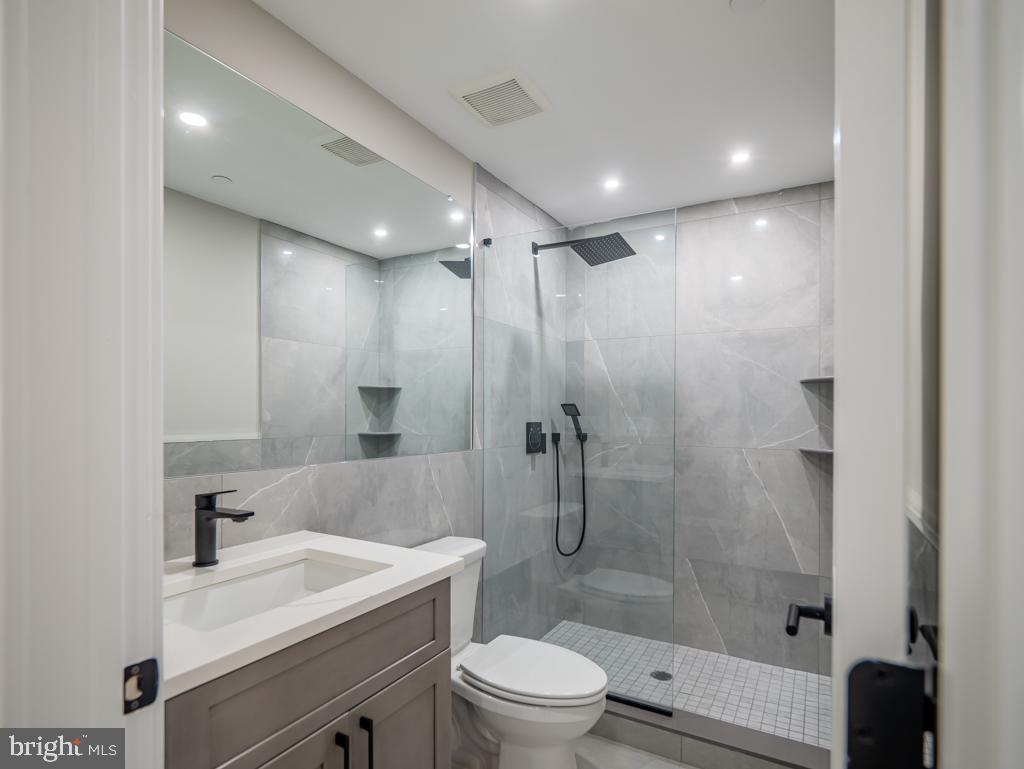 BELLA VISTA - Residential Lease