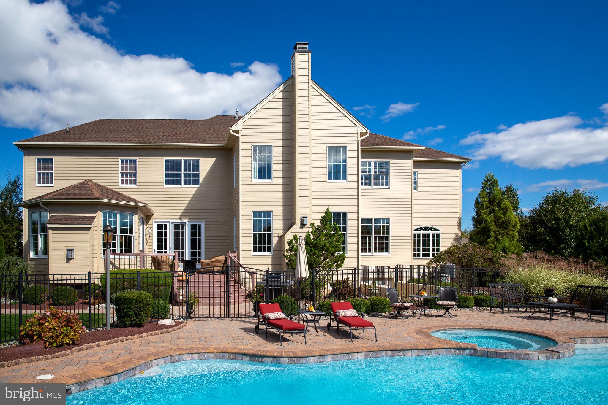 DUTCHESS FARM ESTS - Residential