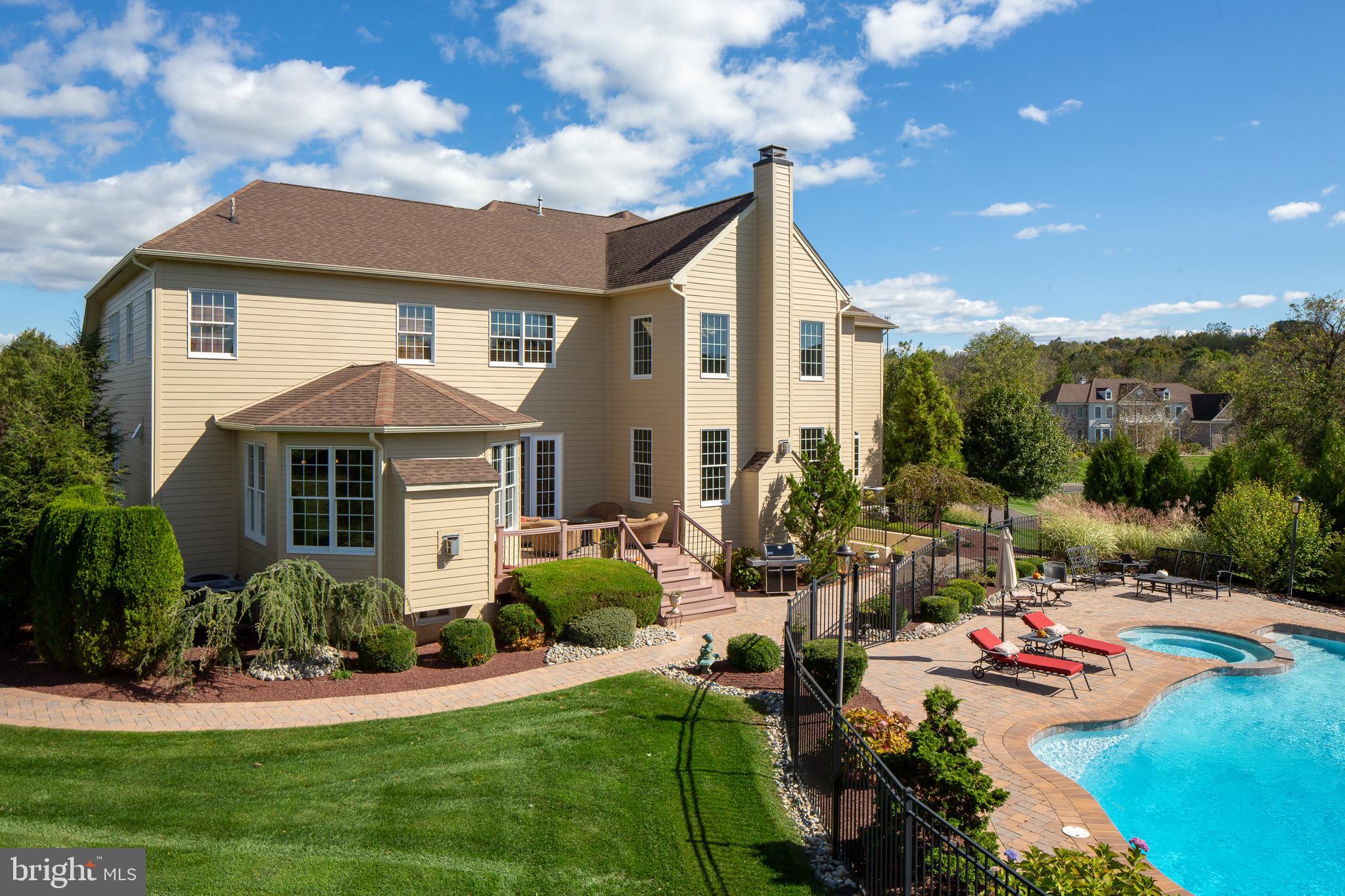 DUTCHESS FARM ESTS - Residential