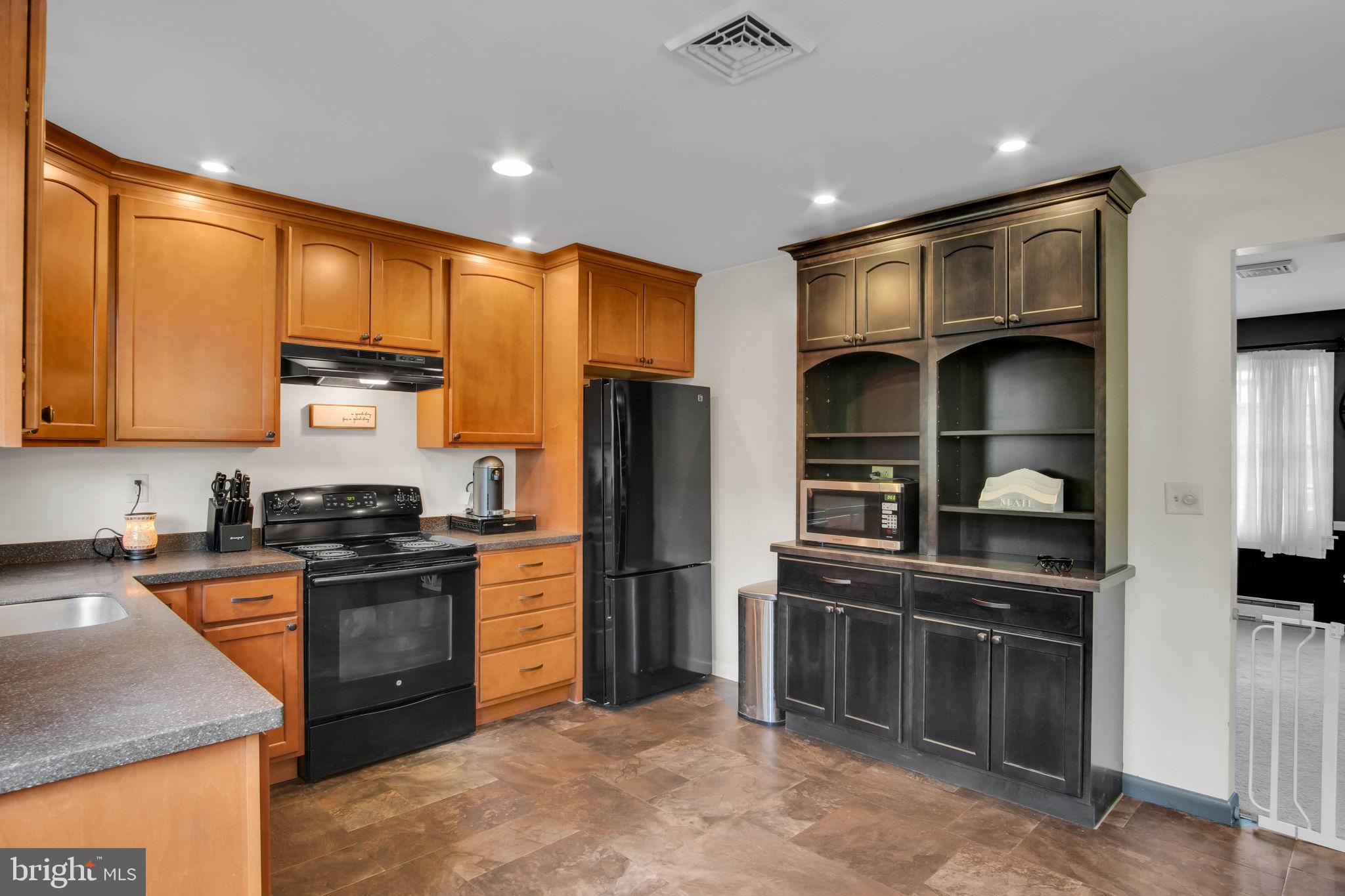 SHERWOOD FOREST - Residential